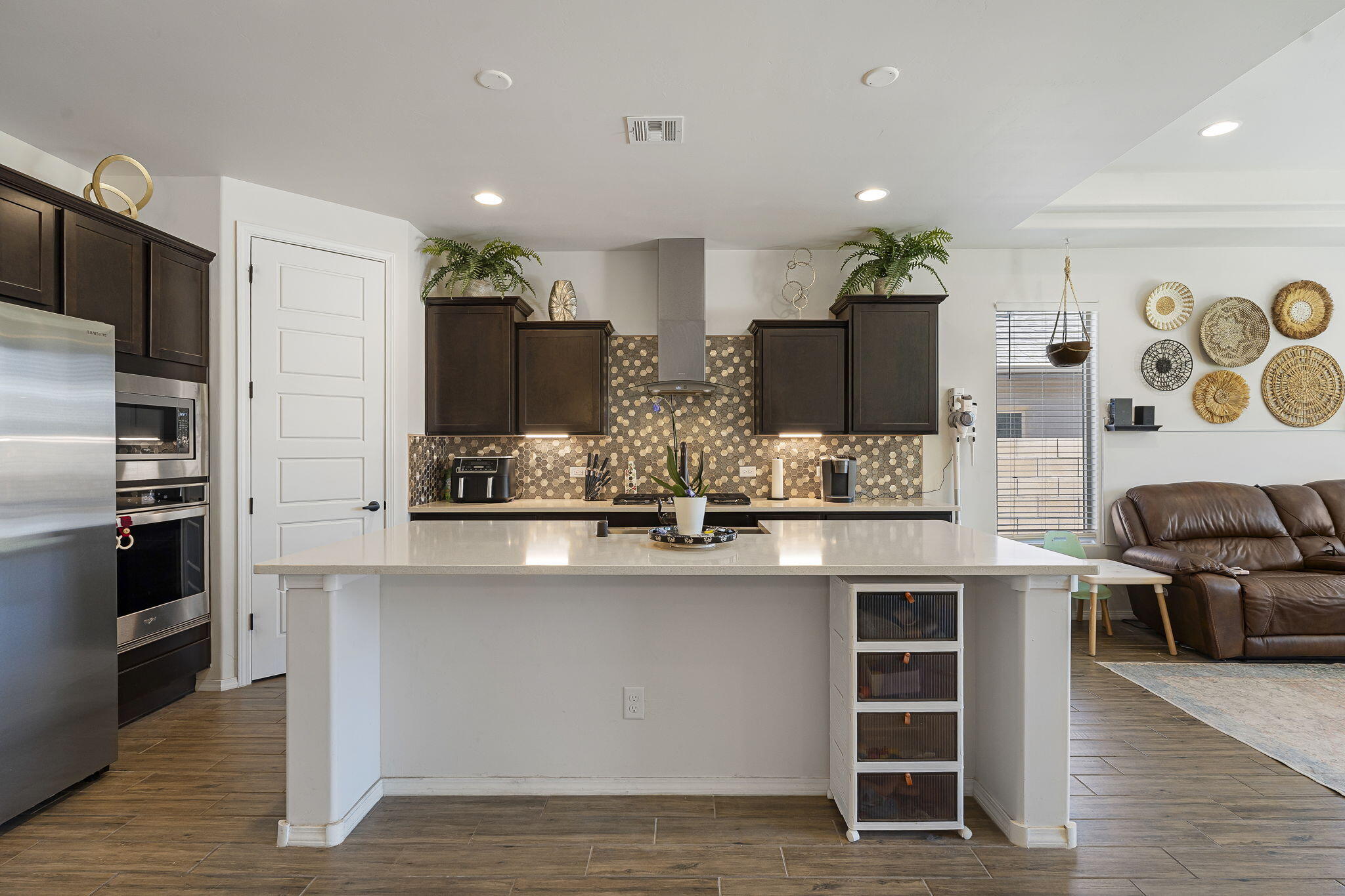 Photo 2 — 374 W Adeline Avenue SW