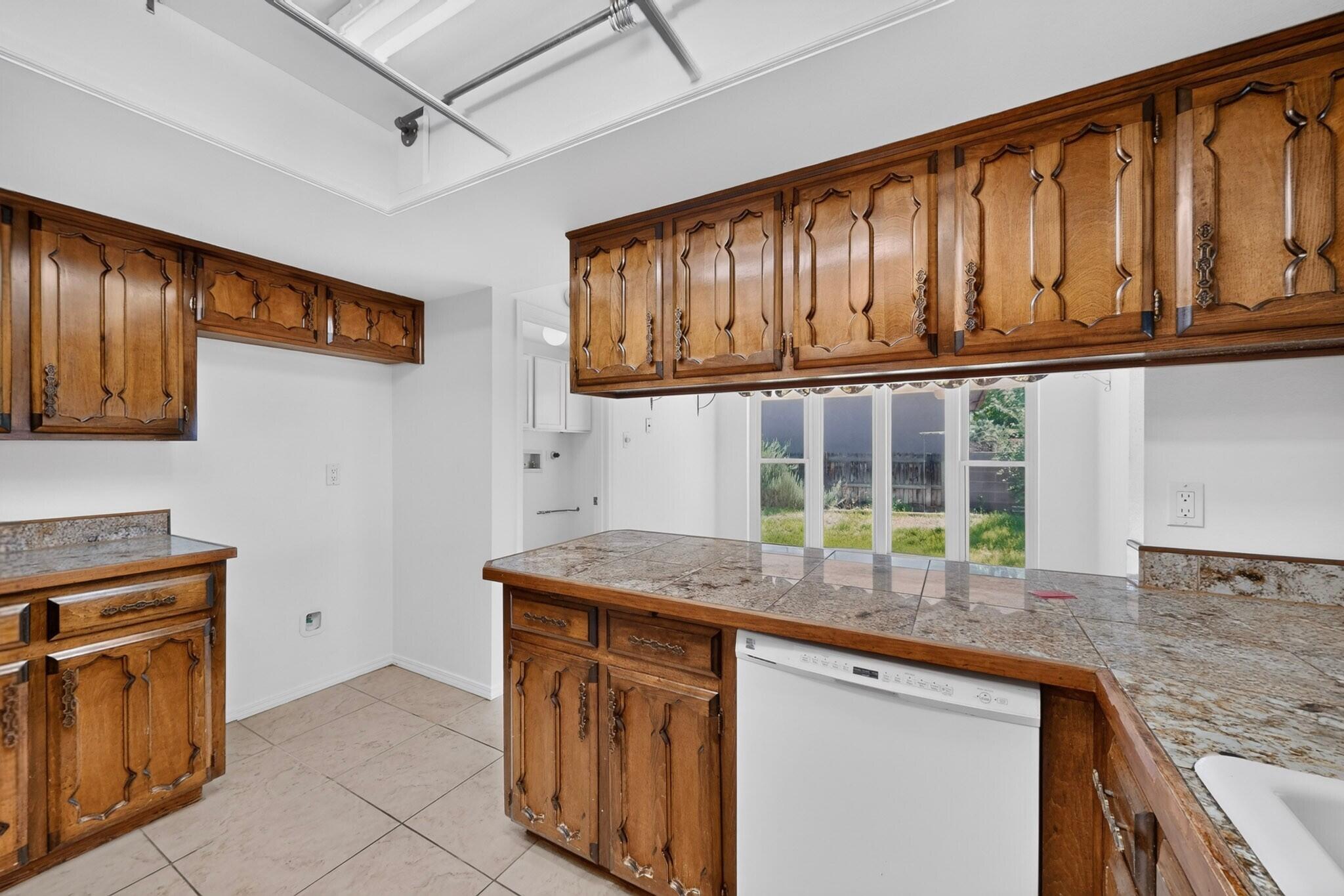 Photo 11 — 7801 Pioneer Trail NE