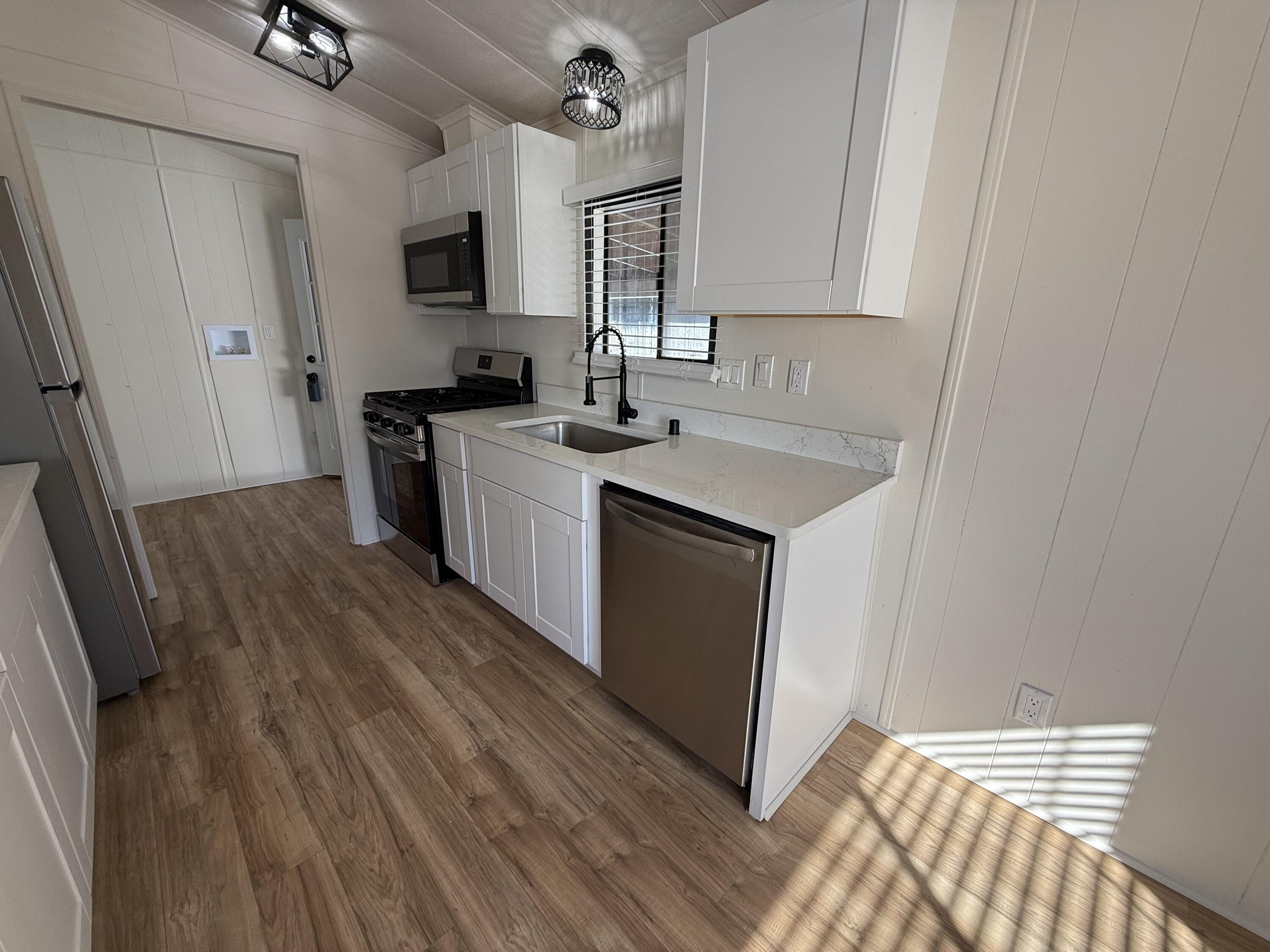 Photo 13 — 8523 Creek Street NE