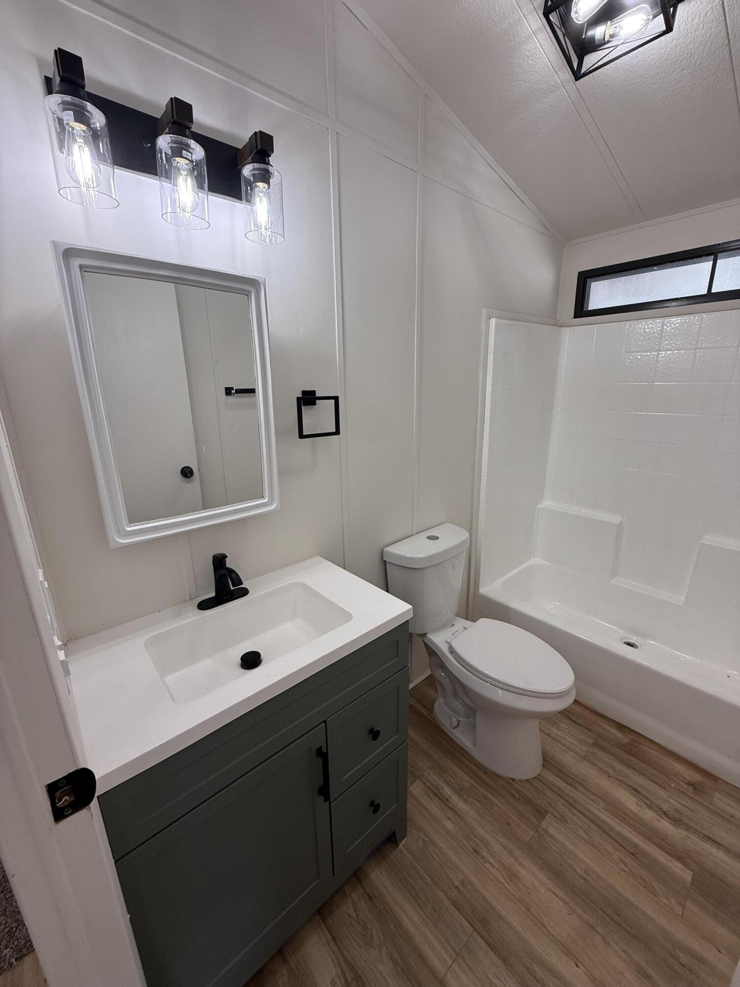 Photo 20 — 8523 Creek Street NE