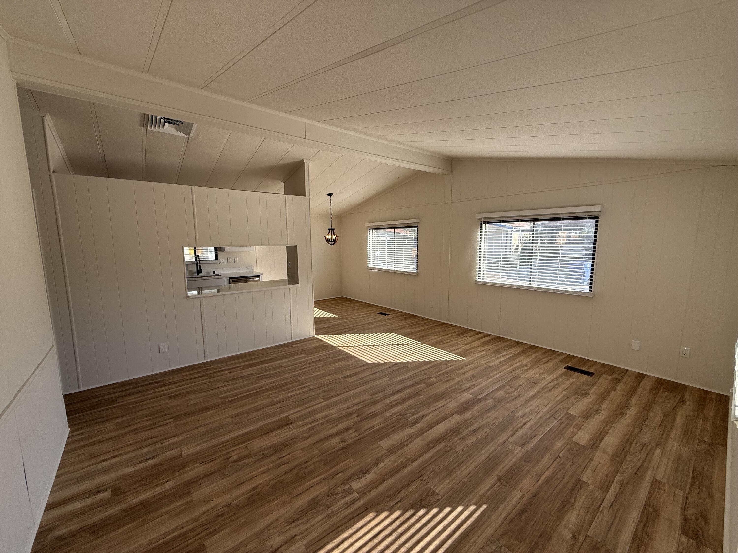 Photo 4 — 8523 Creek Street NE