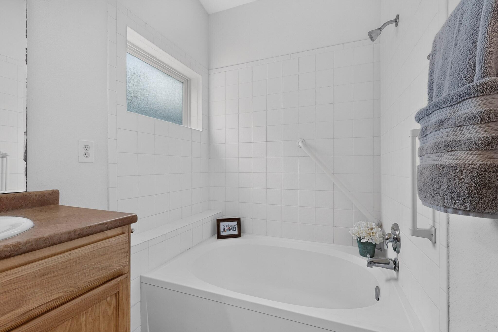 Photo 2 — 2102 N Ensenada Circle SE