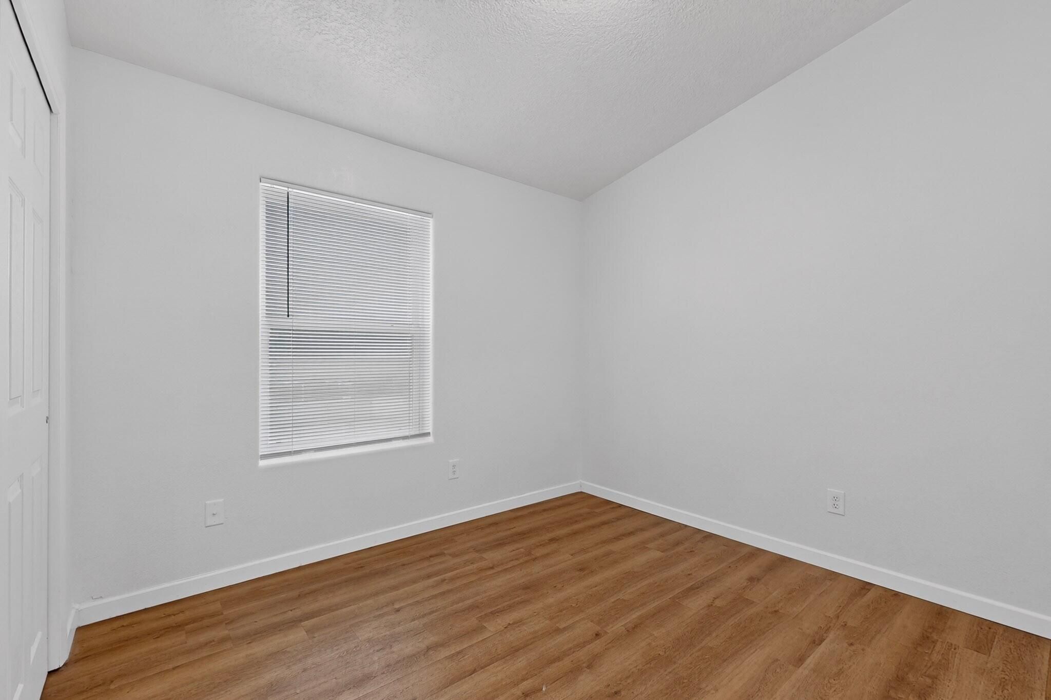 Photo 5 — 2102 N Ensenada Circle SE