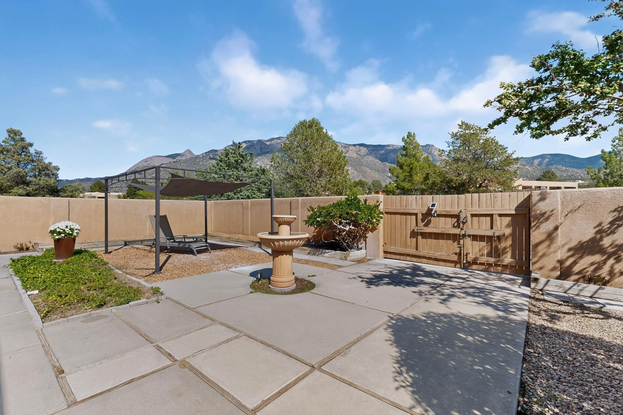 Photo 18 — 450 Live Oak Lane NE
