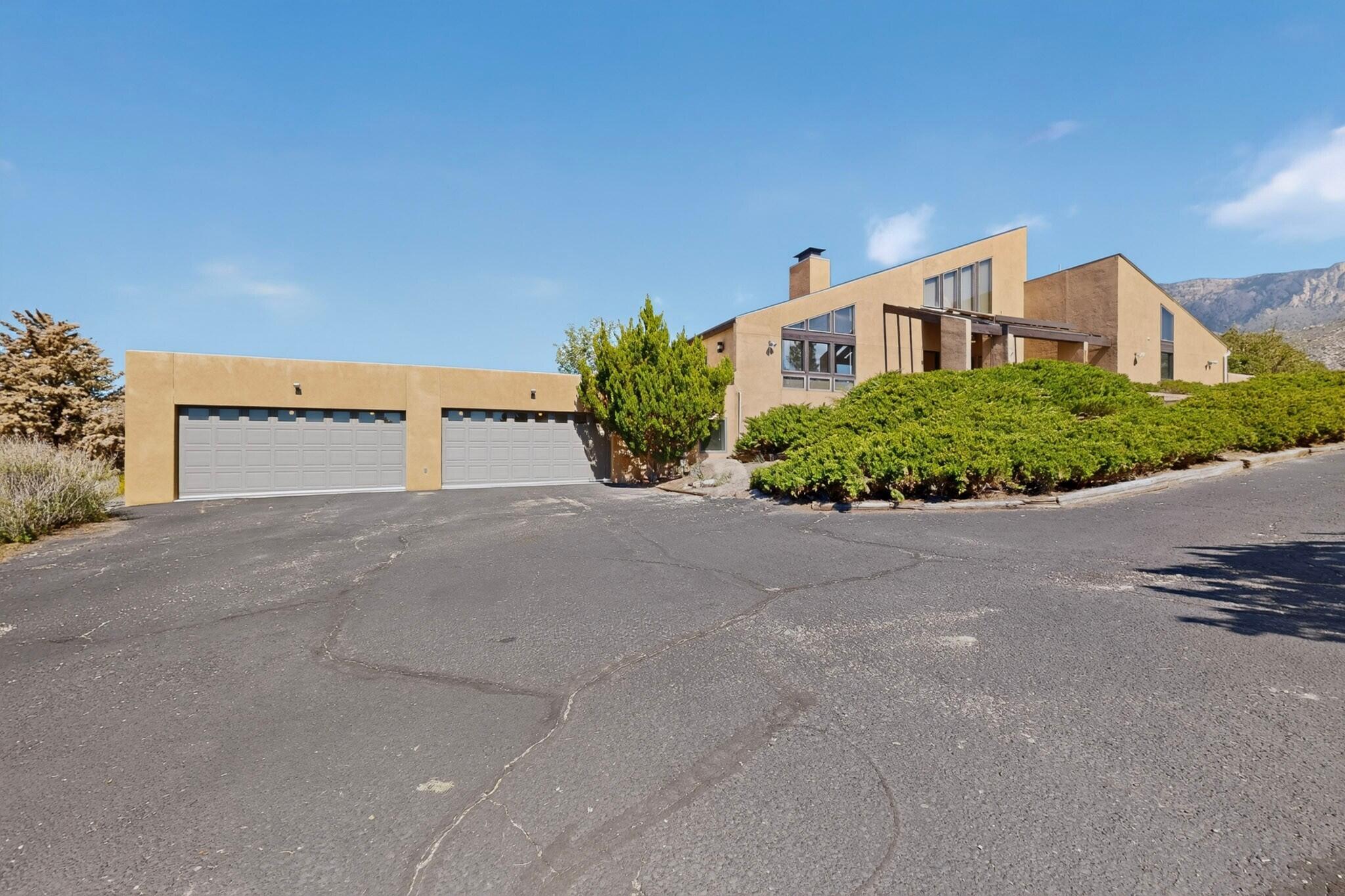 Photo 15 — 450 Live Oak Lane NE