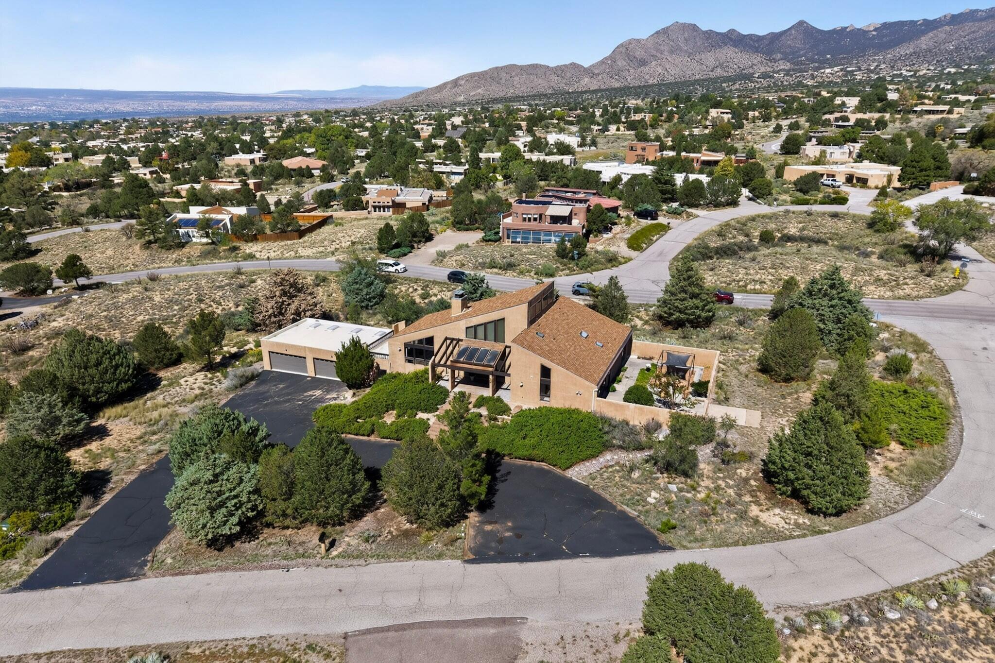 Photo 6 — 450 Live Oak Lane NE