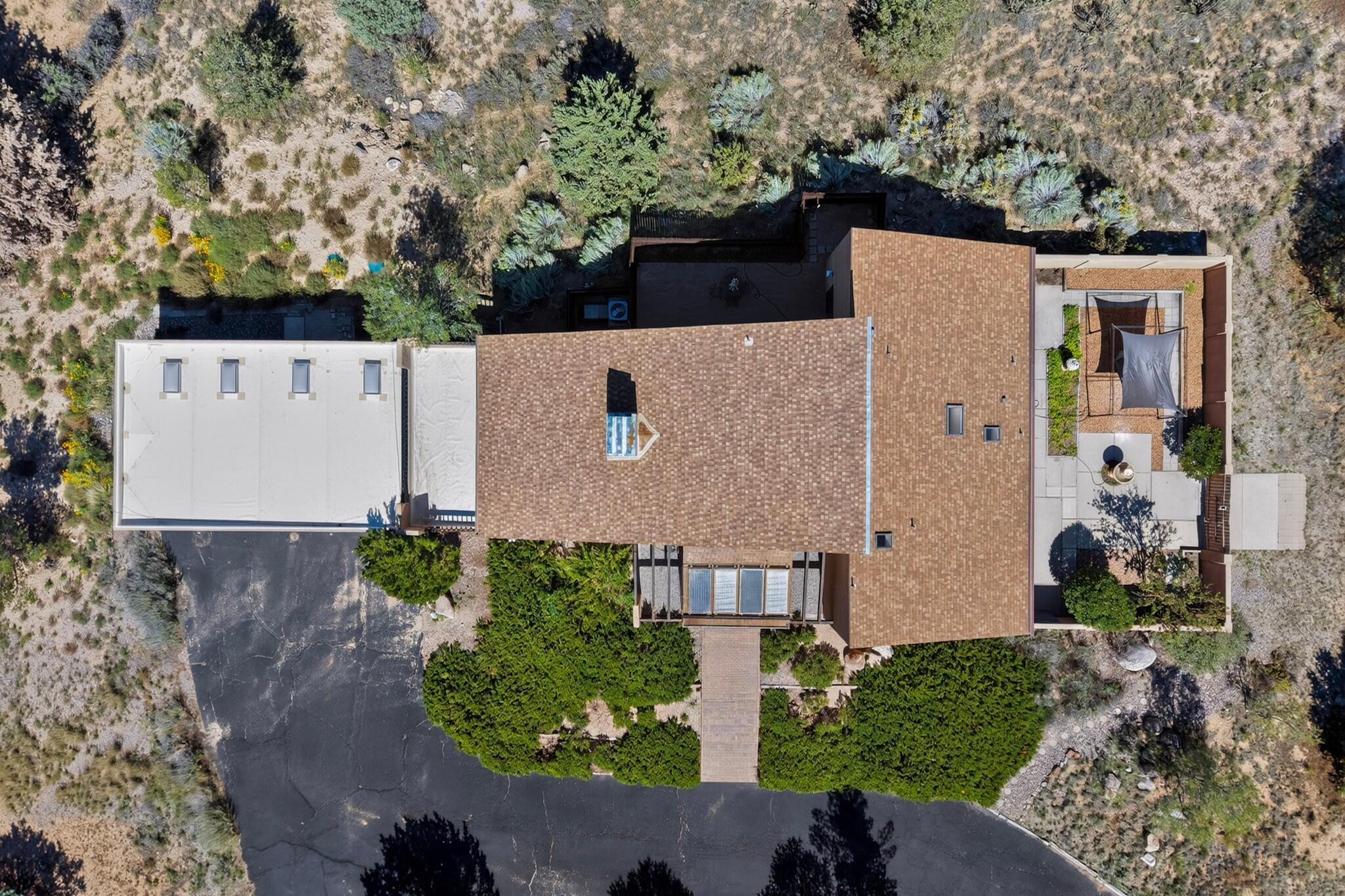 Photo 4 — 450 Live Oak Lane NE