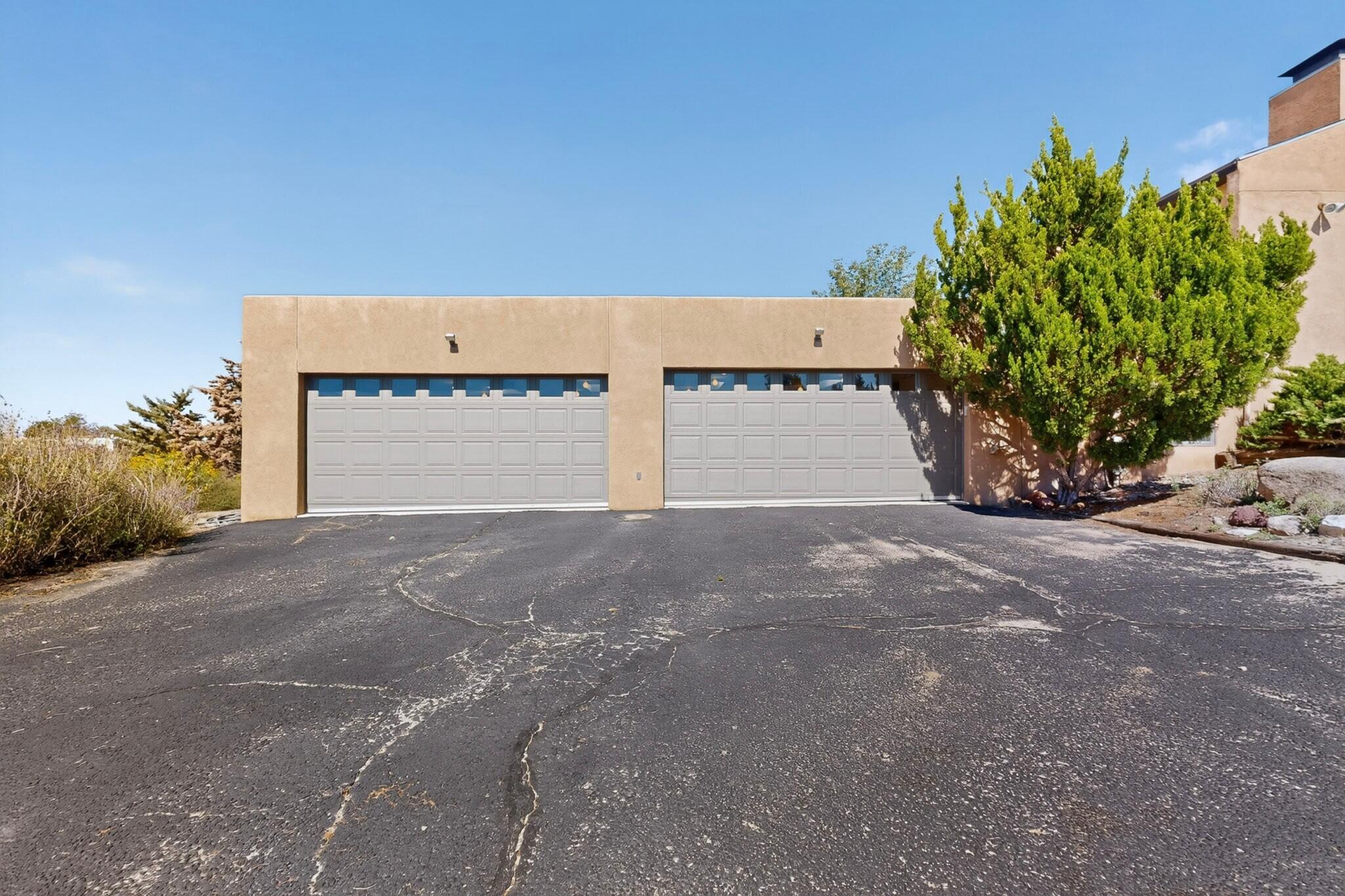Photo 3 — 450 Live Oak Lane NE