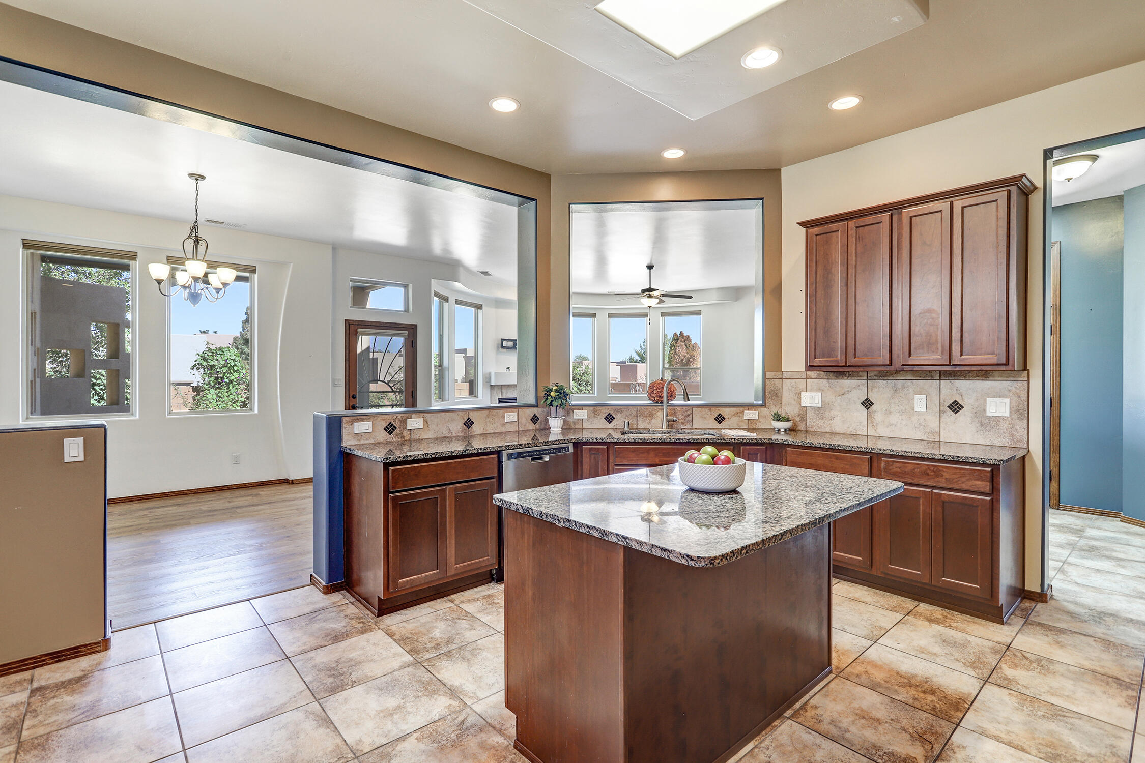 Photo 19 — 5320 Sacate Avenue NW