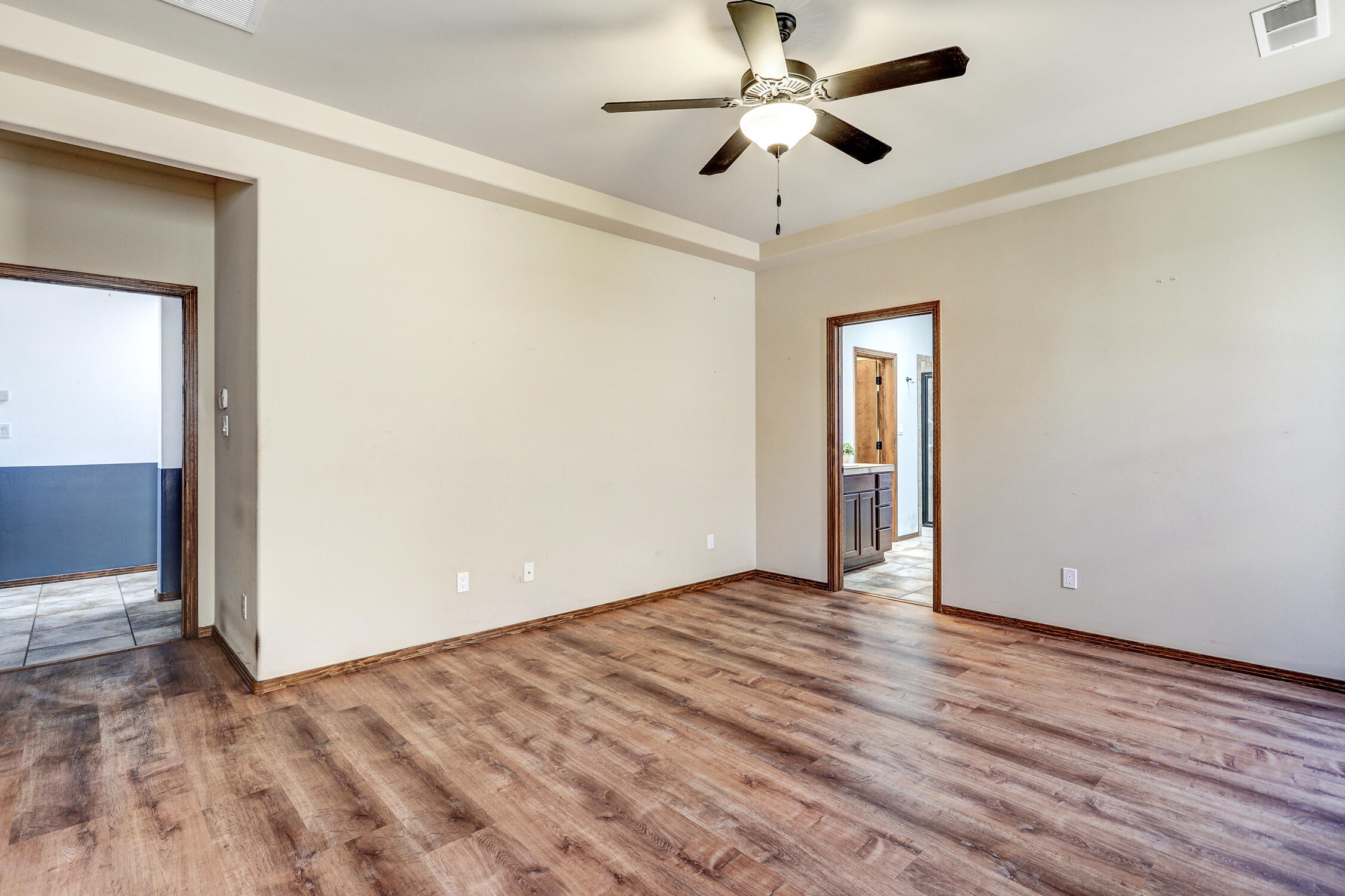 Photo 17 — 5320 Sacate Avenue NW