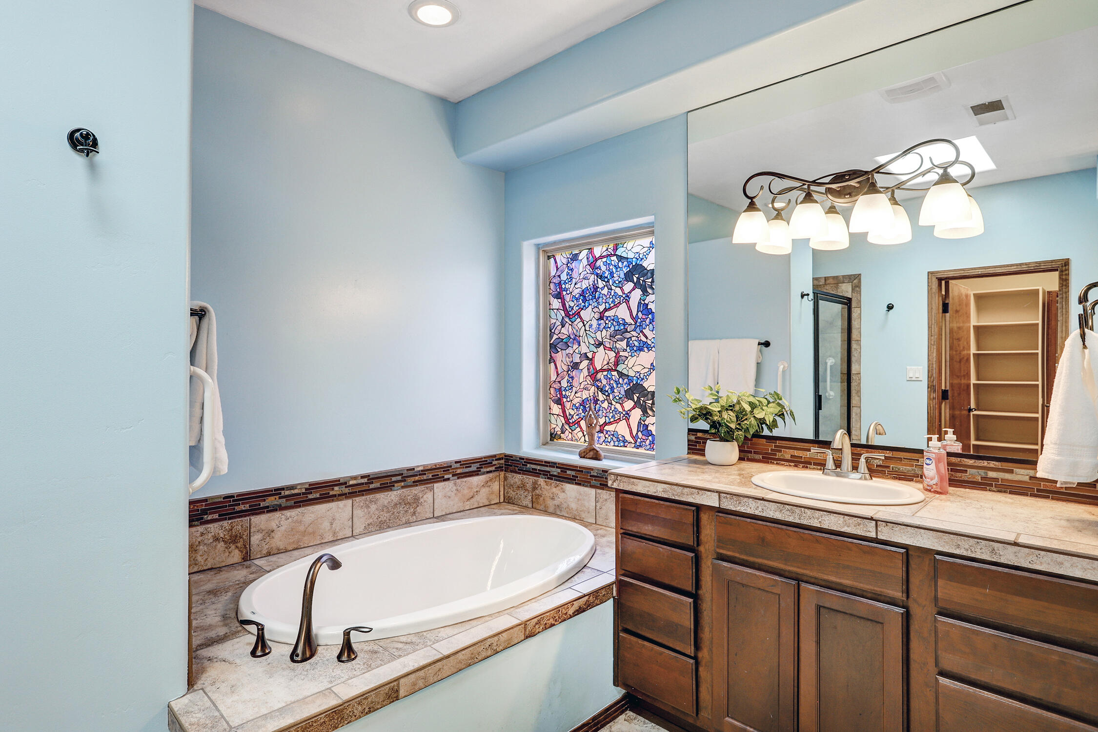 Photo 15 — 5320 Sacate Avenue NW