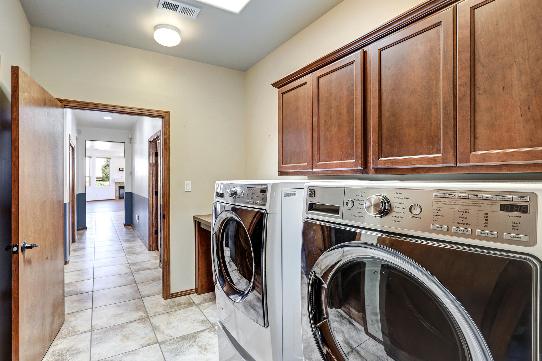 Photo 13 — 5320 Sacate Avenue NW