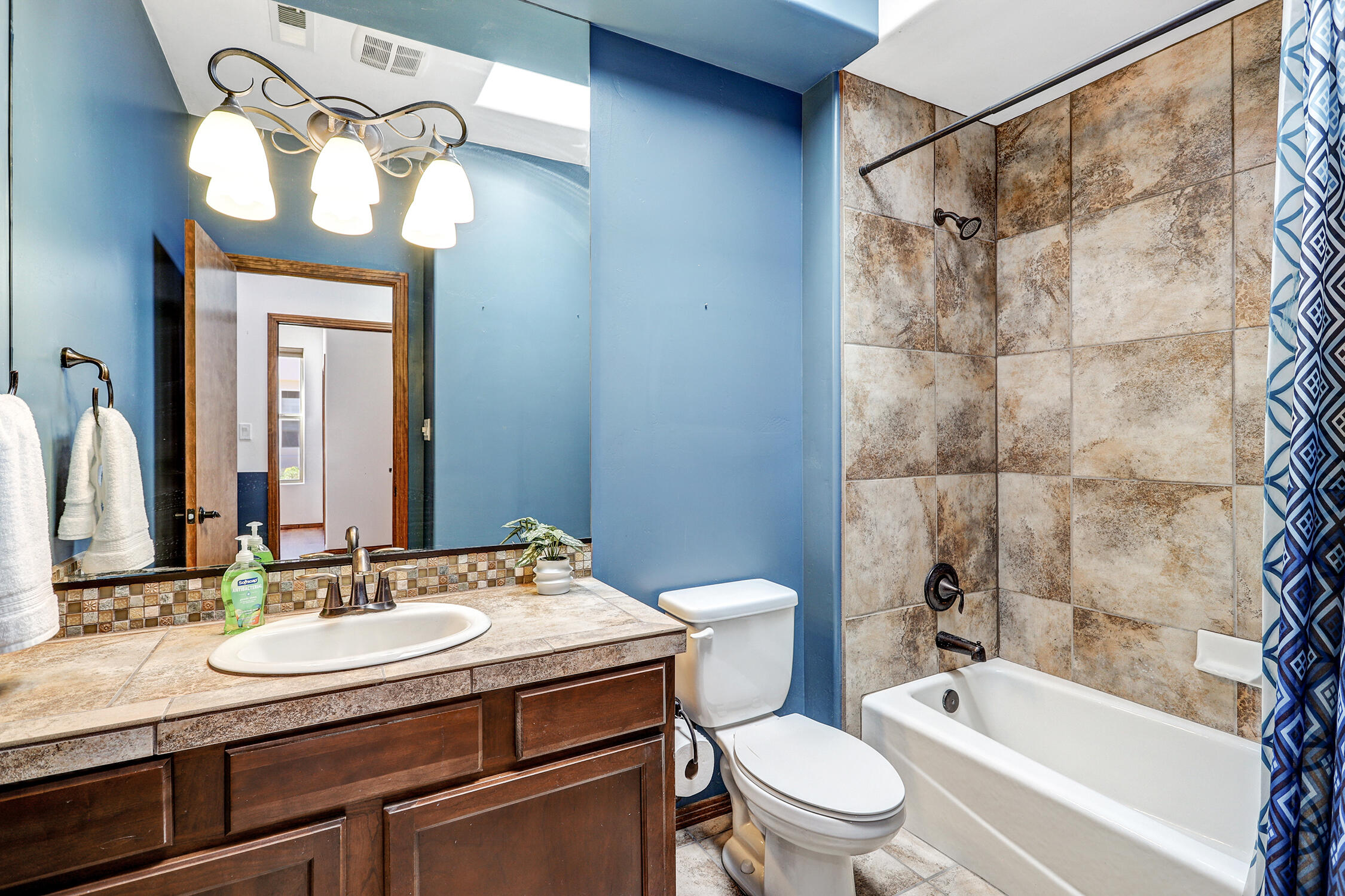 Photo 12 — 5320 Sacate Avenue NW