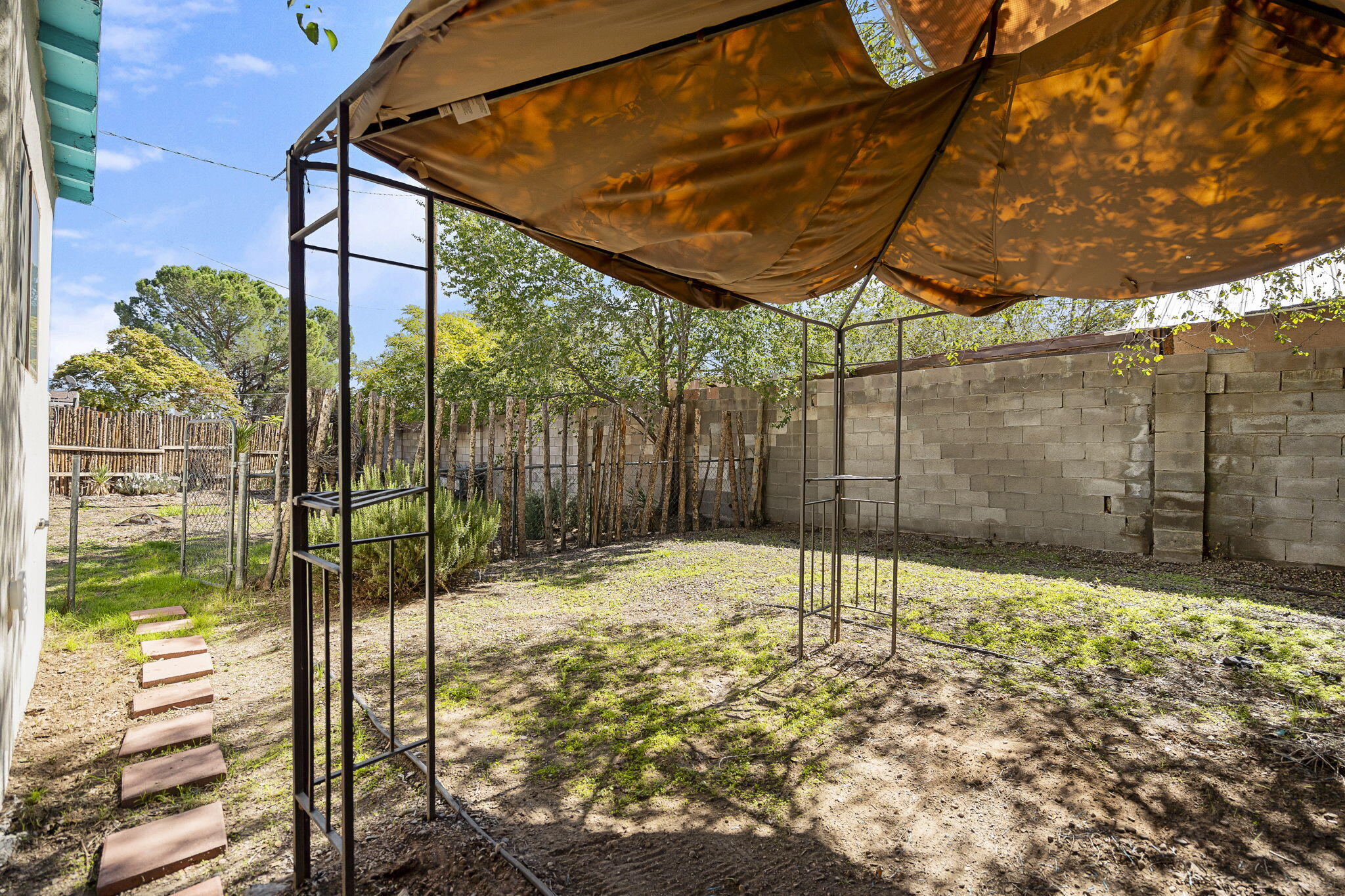Photo 4 — 620 Iron Avenue SW