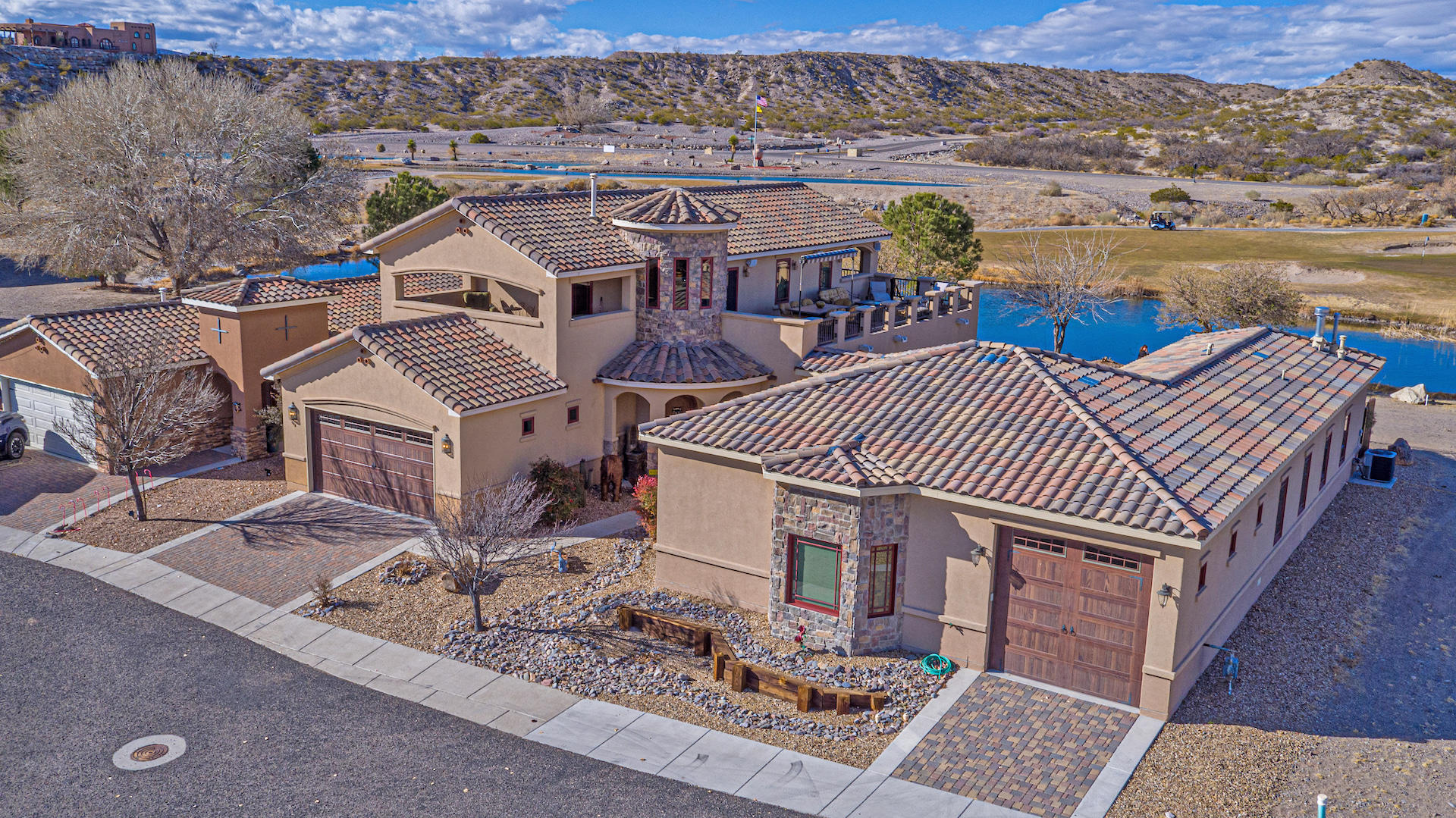 108 Lakeview Road, Elephant Butte, NM 87935