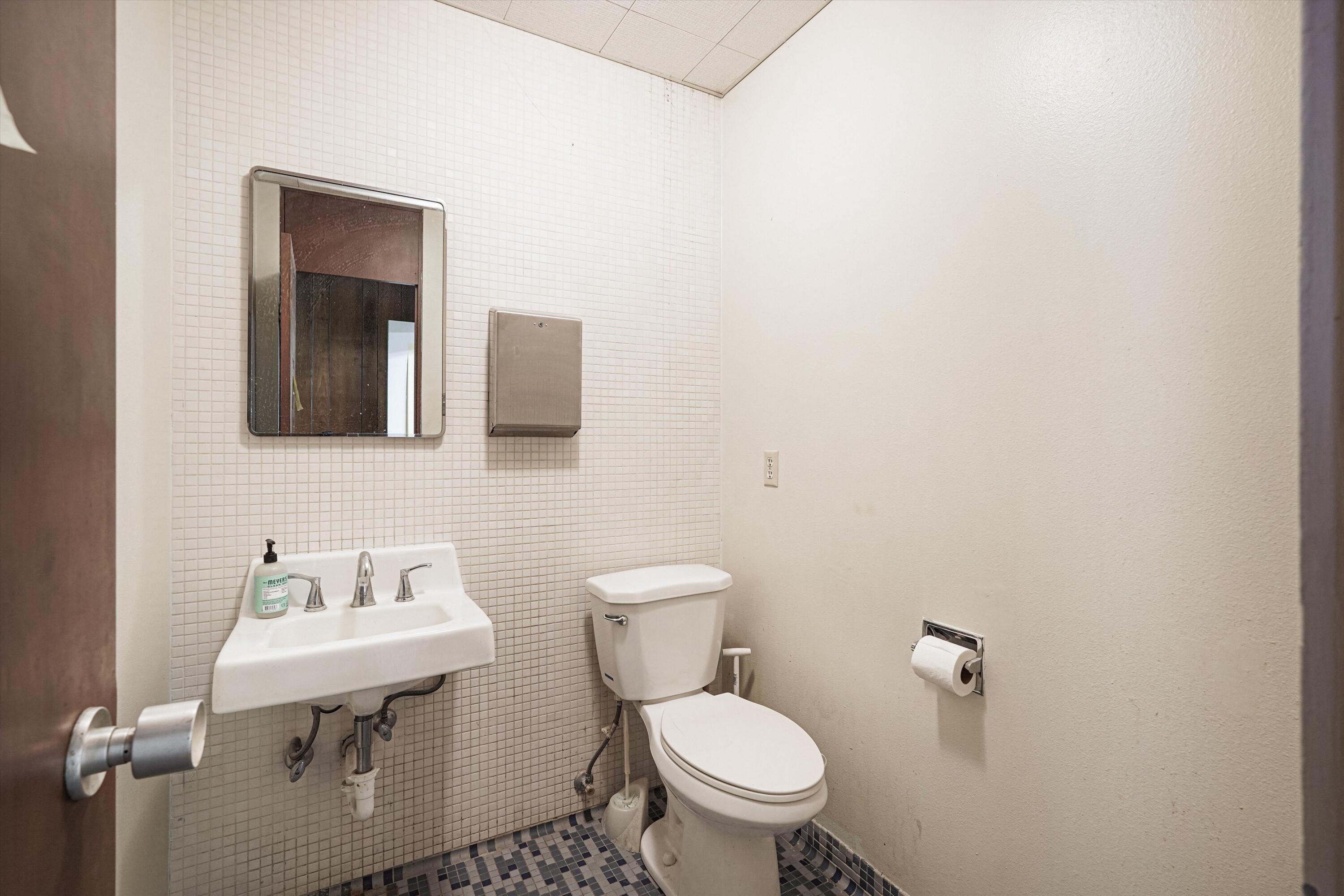 Photo 10 — 712 S 1st Street