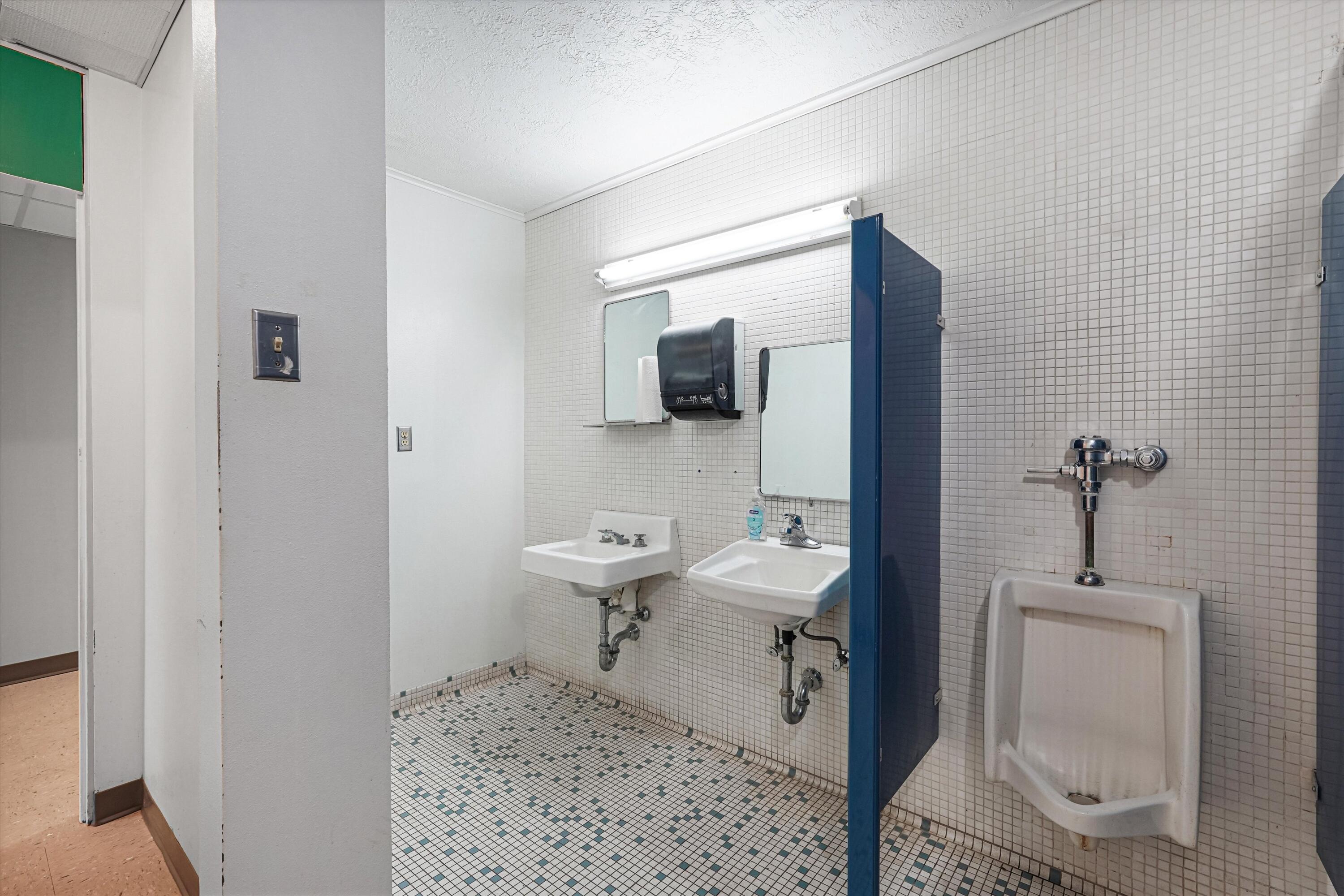 Photo 7 — 712 S 1st Street