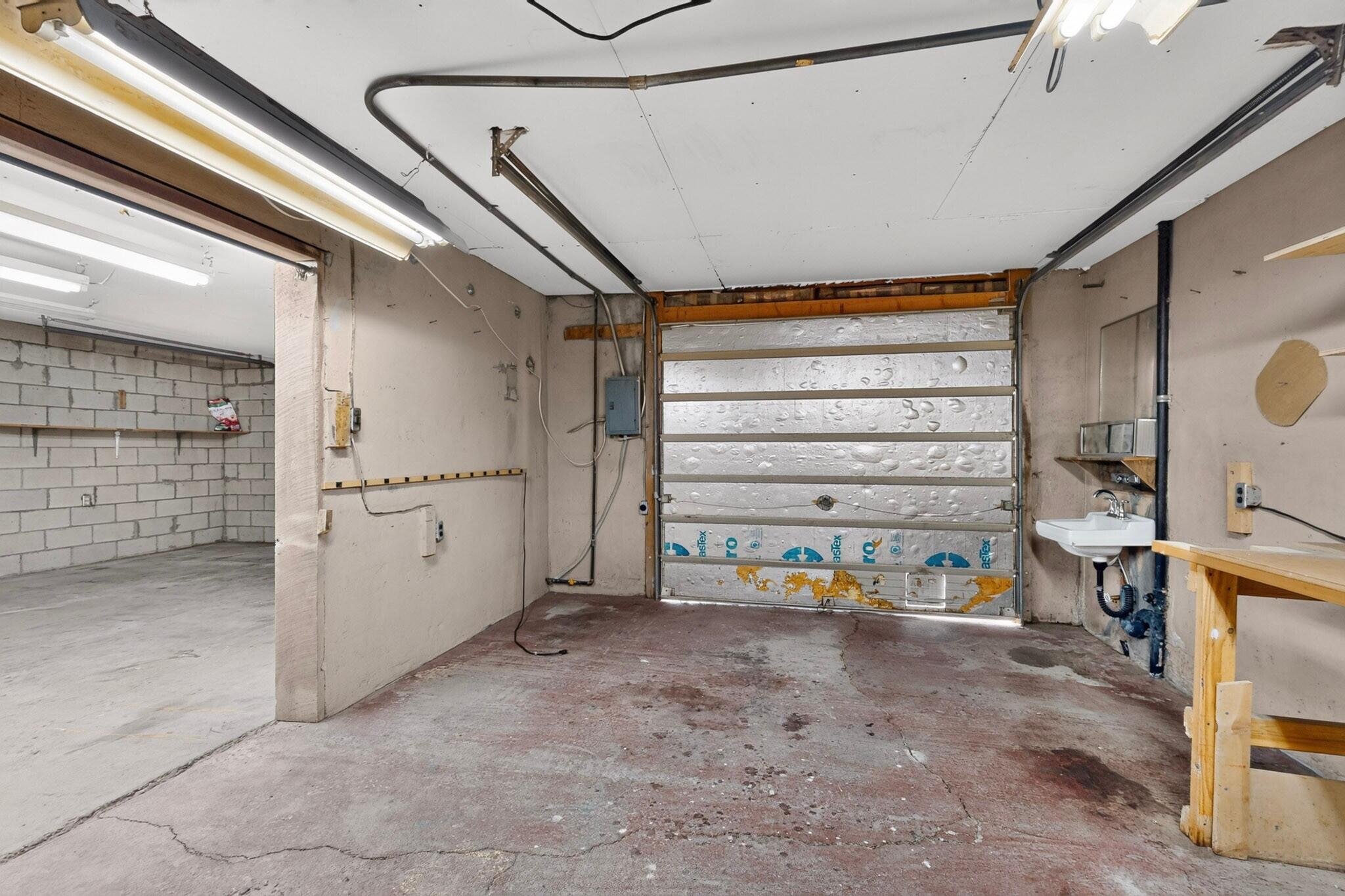 Photo 14 — 225 Willow Road NW