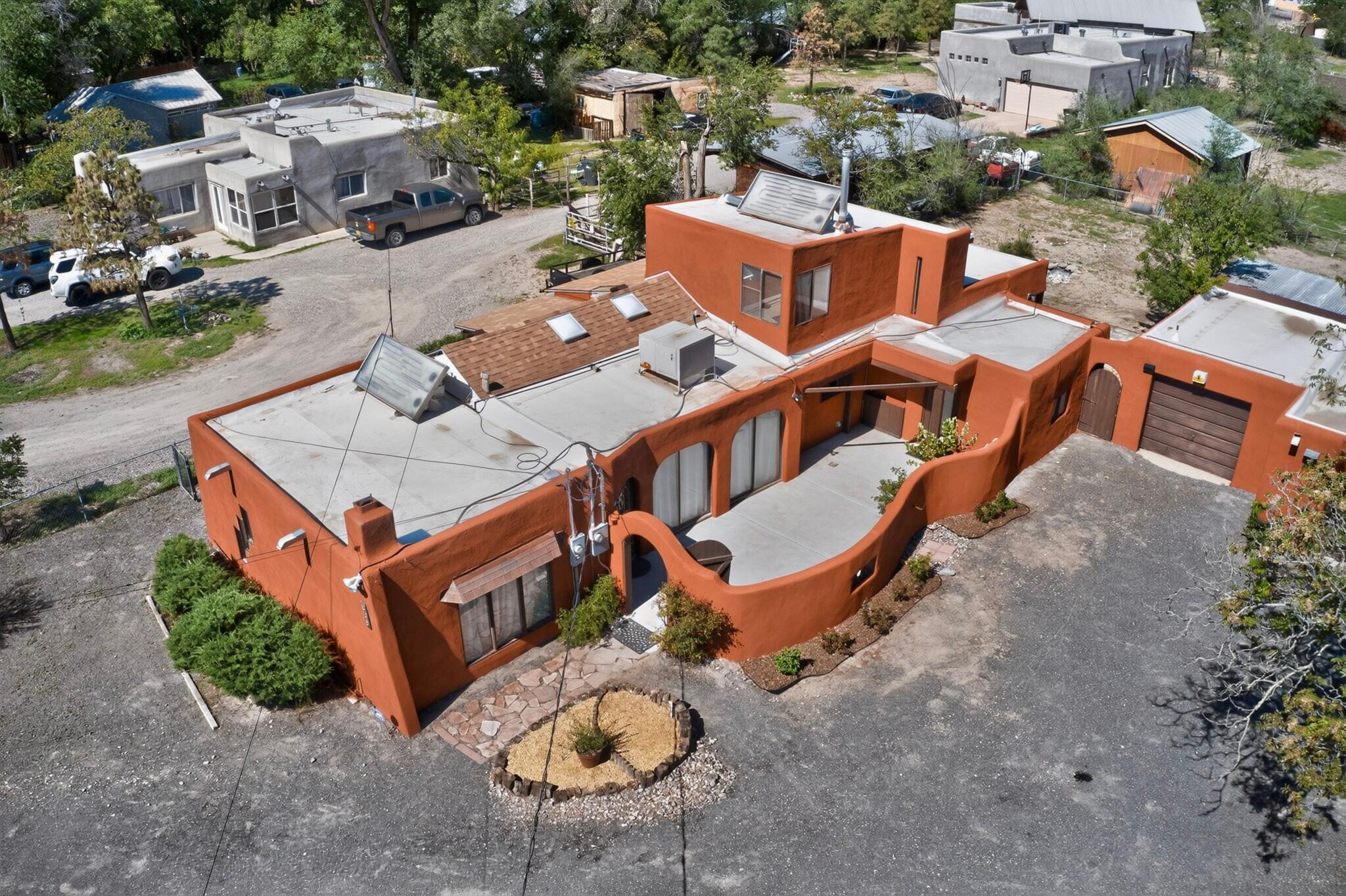 Photo 8 — 225 Willow Road NW