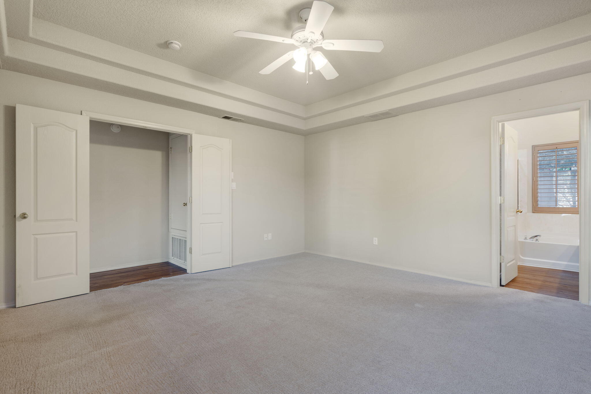 Photo 10 — 6101 Loro Avenue NW