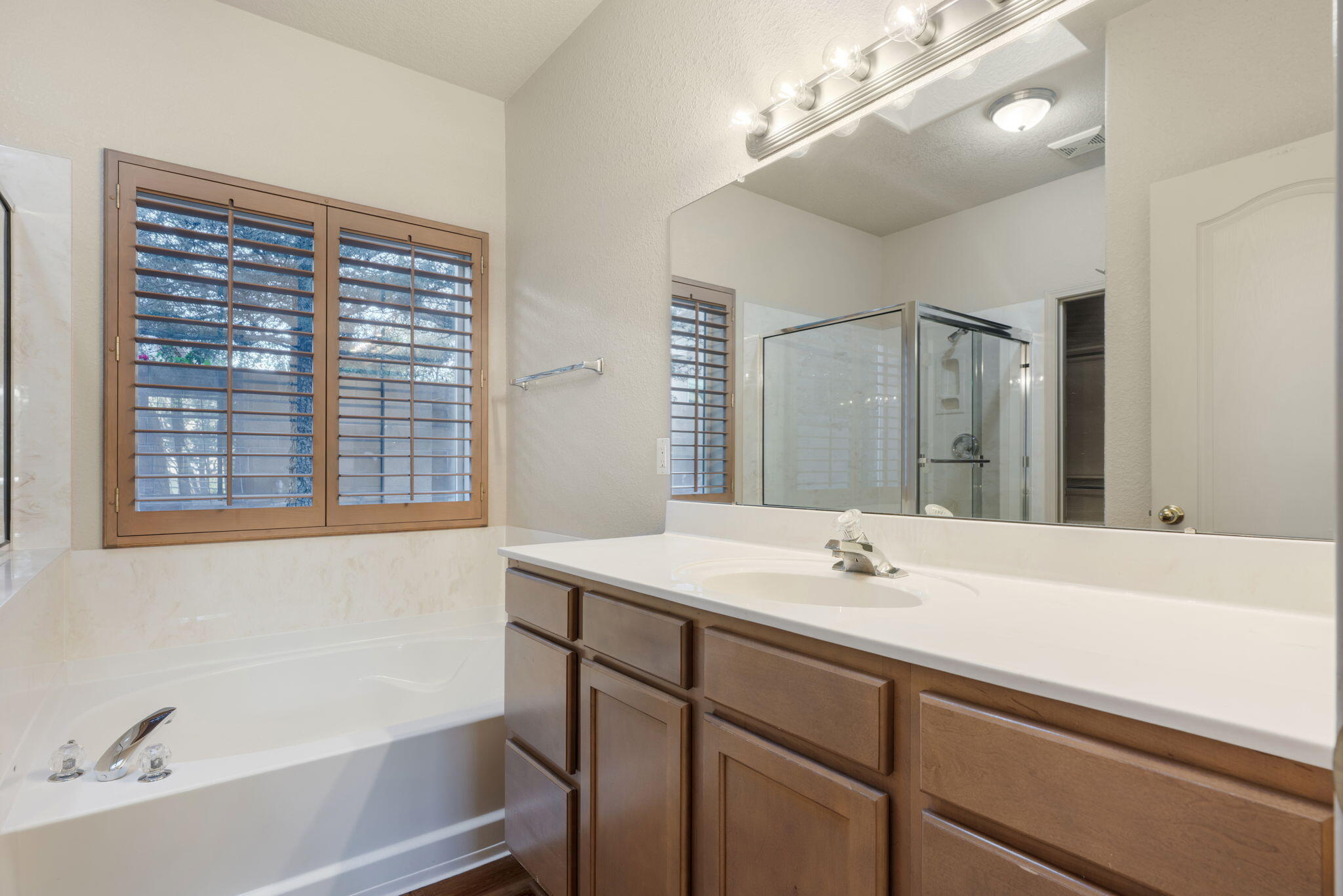 Photo 11 — 6101 Loro Avenue NW