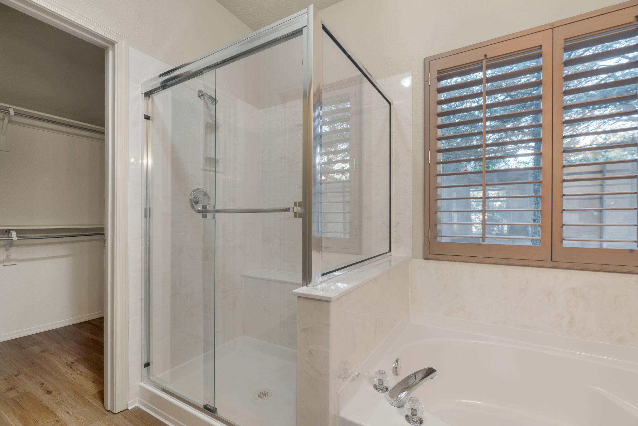 Photo 12 — 6101 Loro Avenue NW