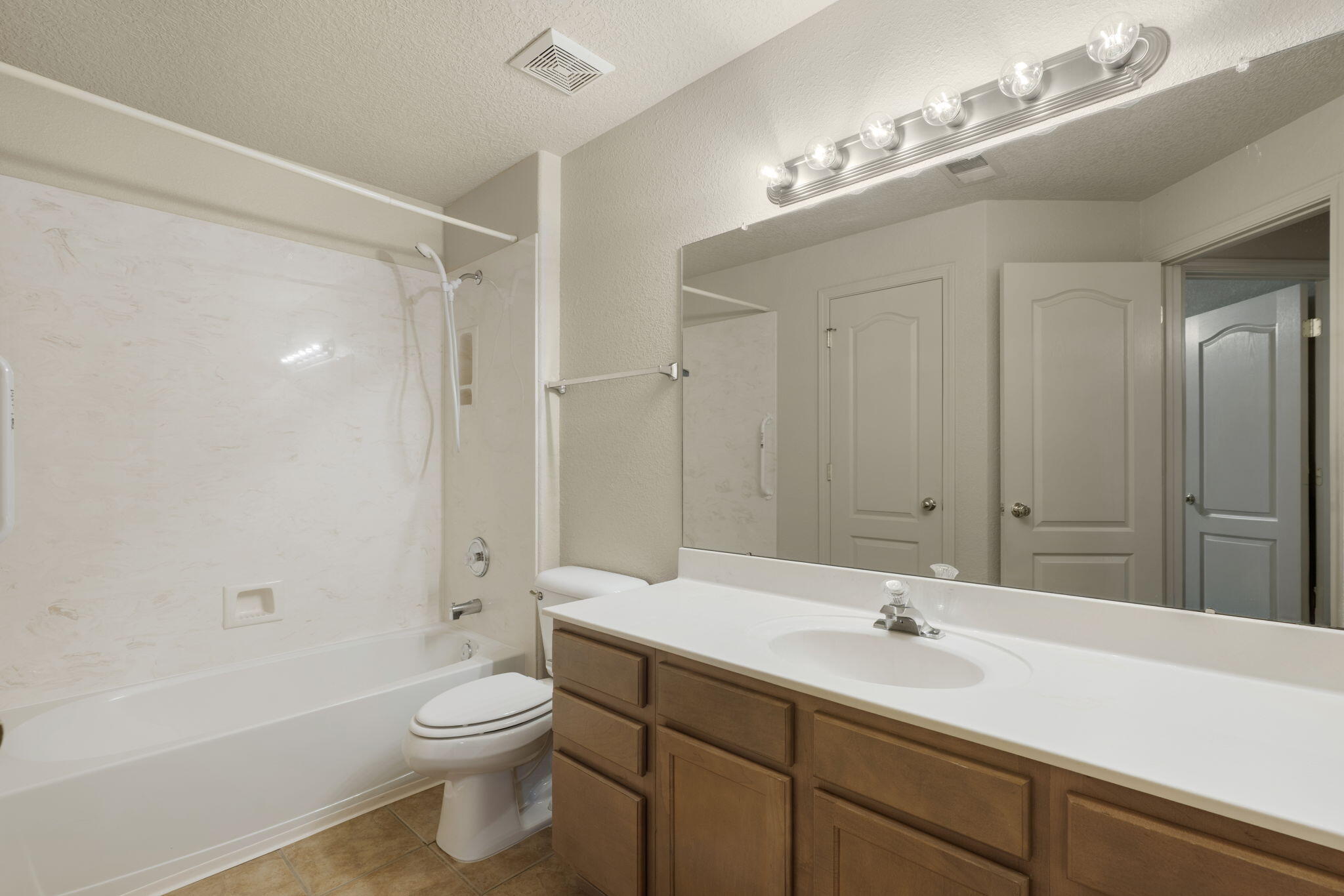 Photo 15 — 6101 Loro Avenue NW