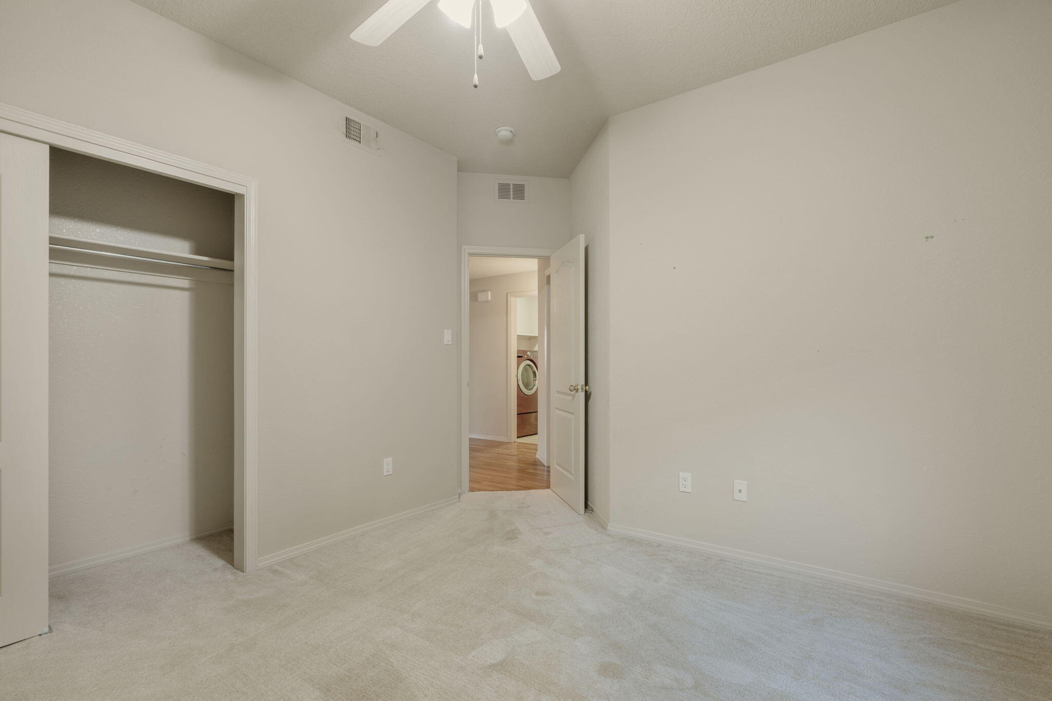 Photo 17 — 6101 Loro Avenue NW