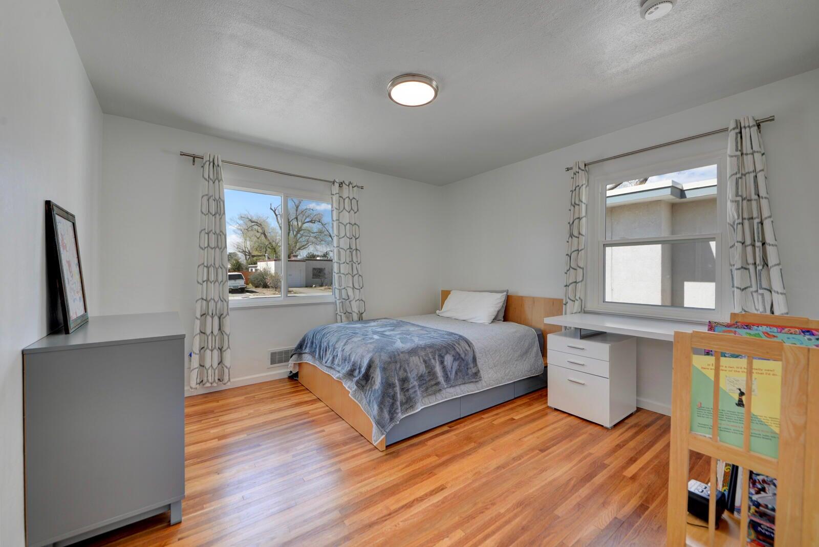 Photo 13 — 324 Chula Vista Place NE