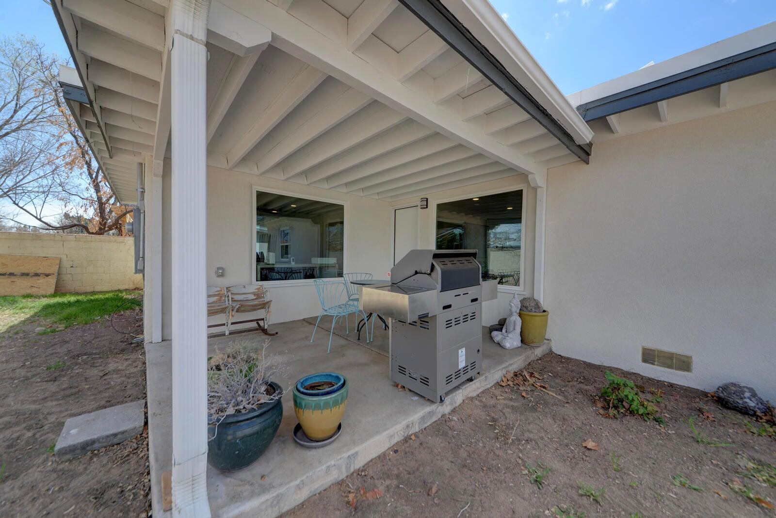 Photo 3 — 324 Chula Vista Place NE