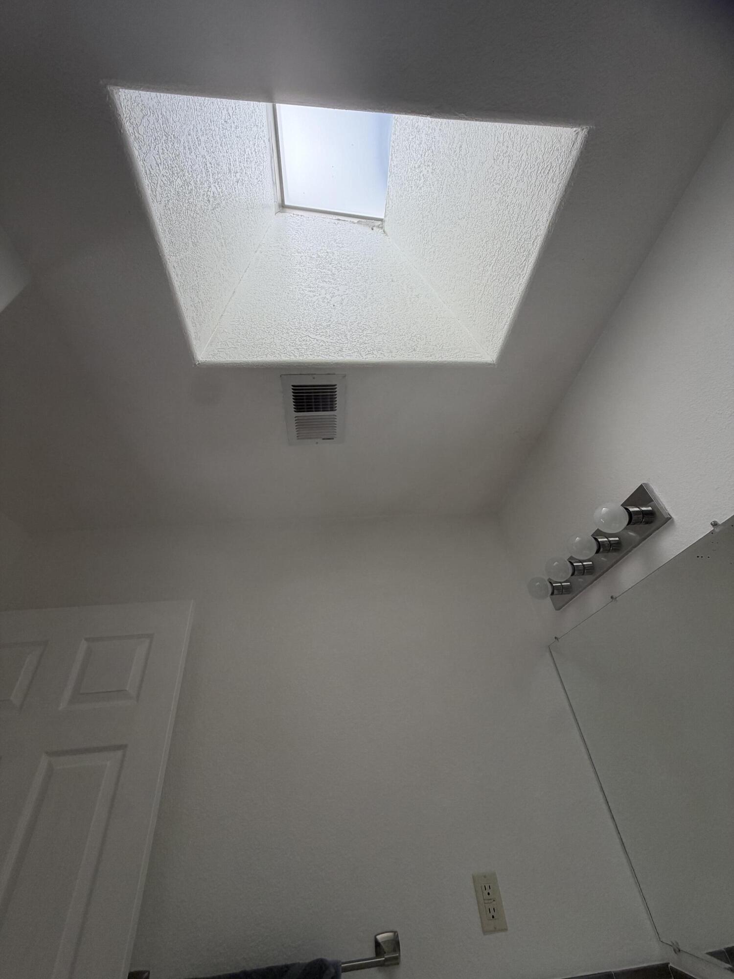 Photo 13 — 3325 21st Avenue SE