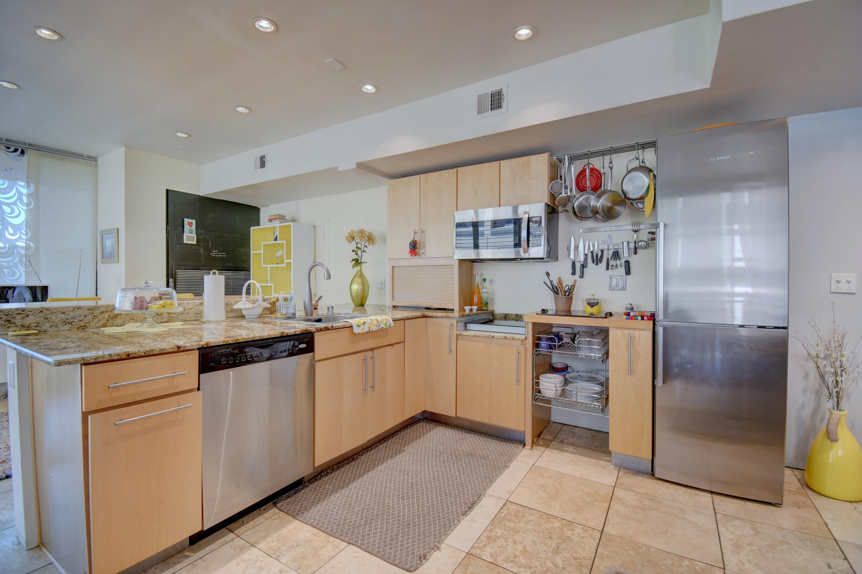 Photo 10 — 220 Copper Avenue NW # 8