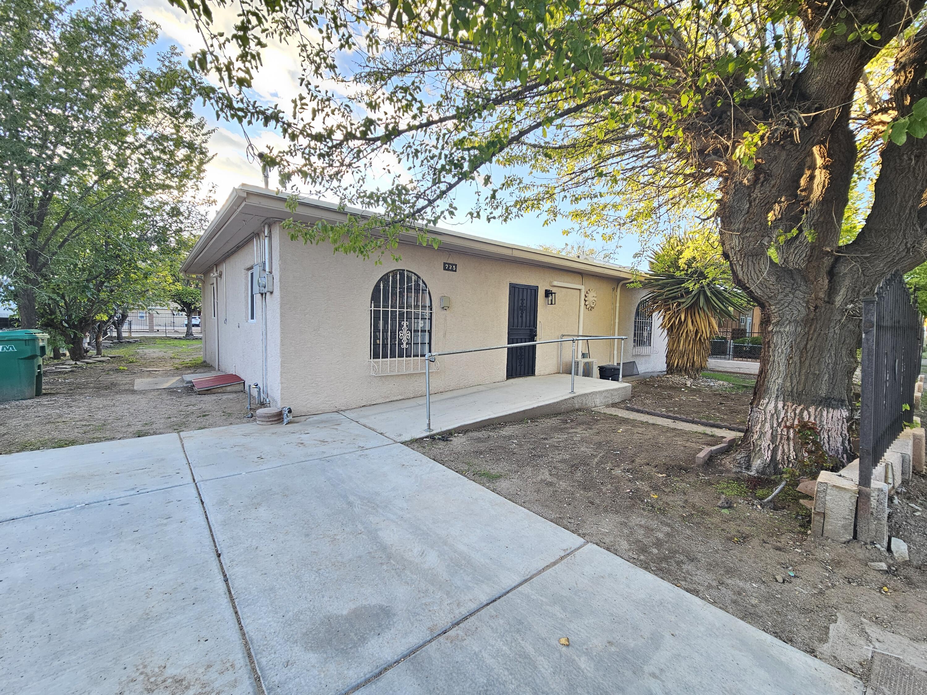 725 Cannon Road SW, Albuquerque, NM 87105
