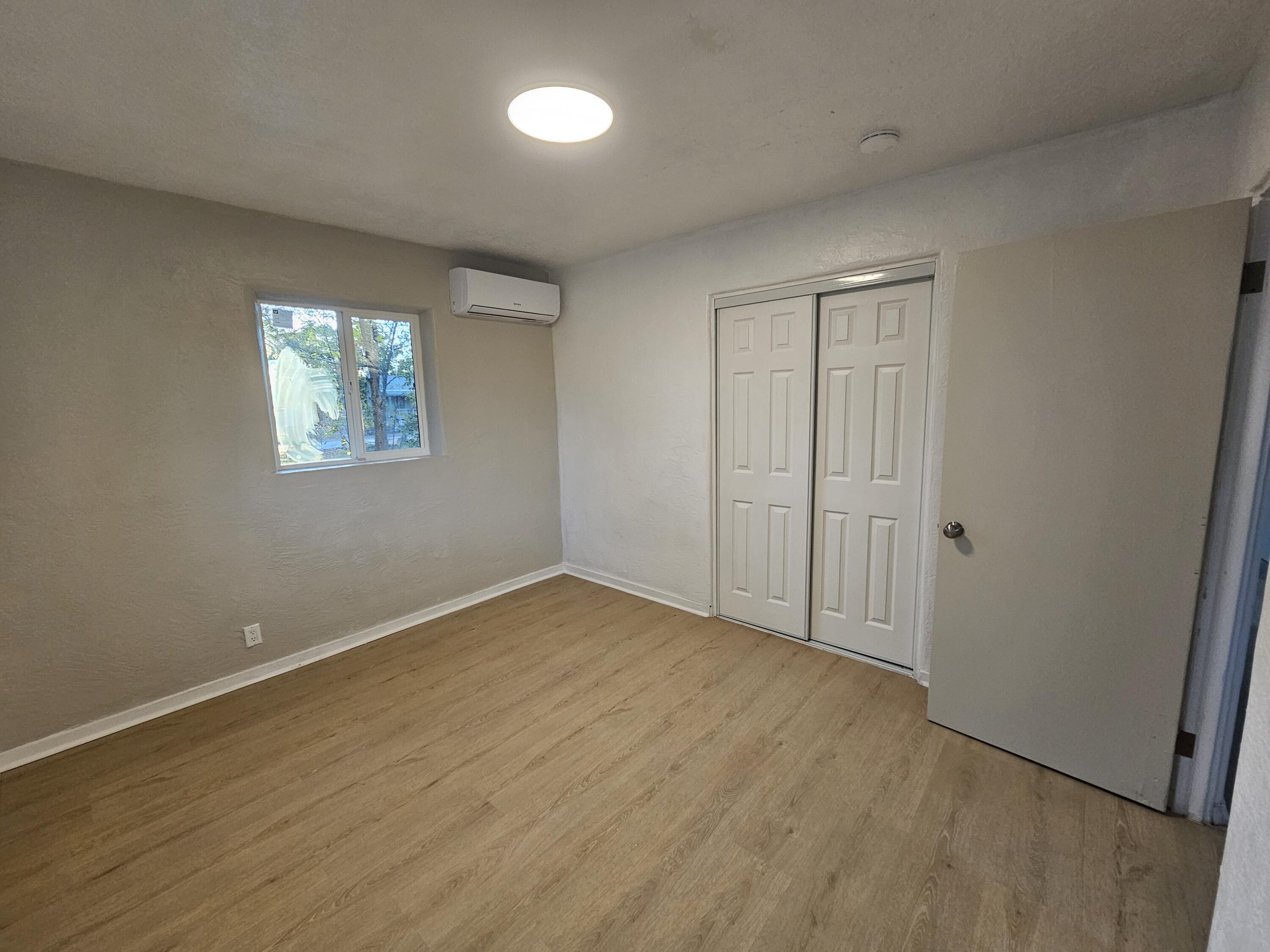 Photo 7 — 725 Cannon Road SW