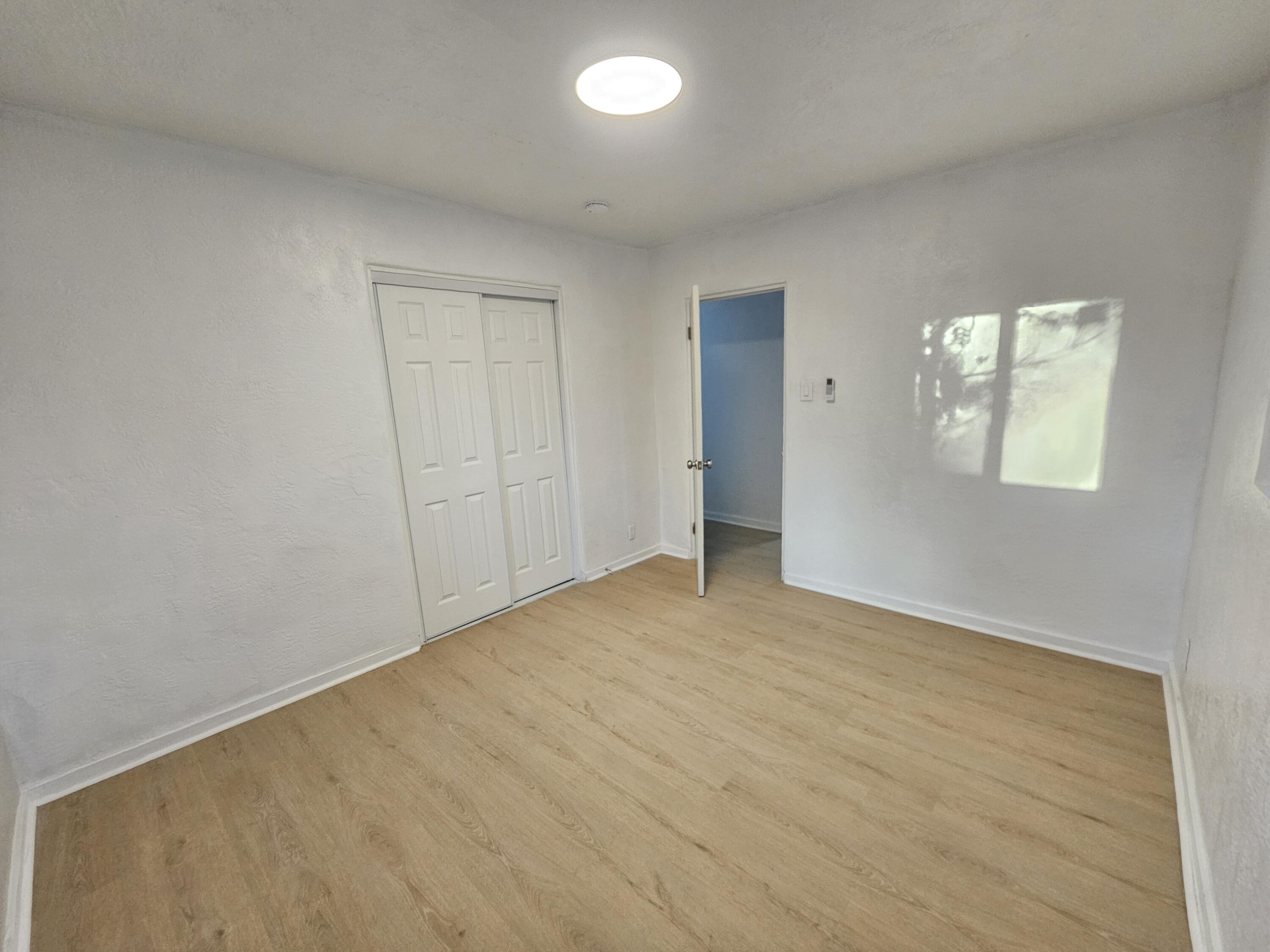 Photo 6 — 725 Cannon Road SW