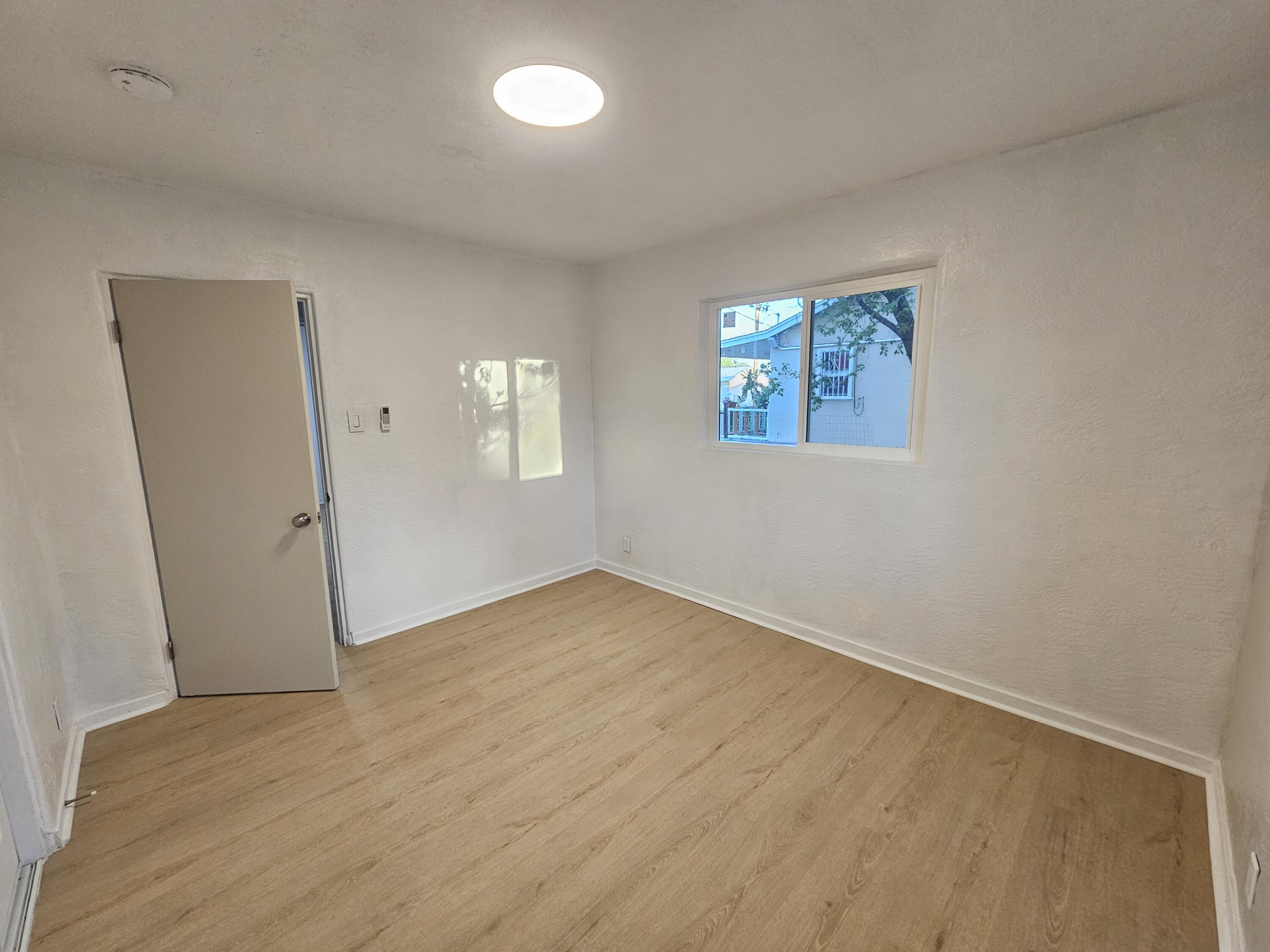 Photo 5 — 725 Cannon Road SW