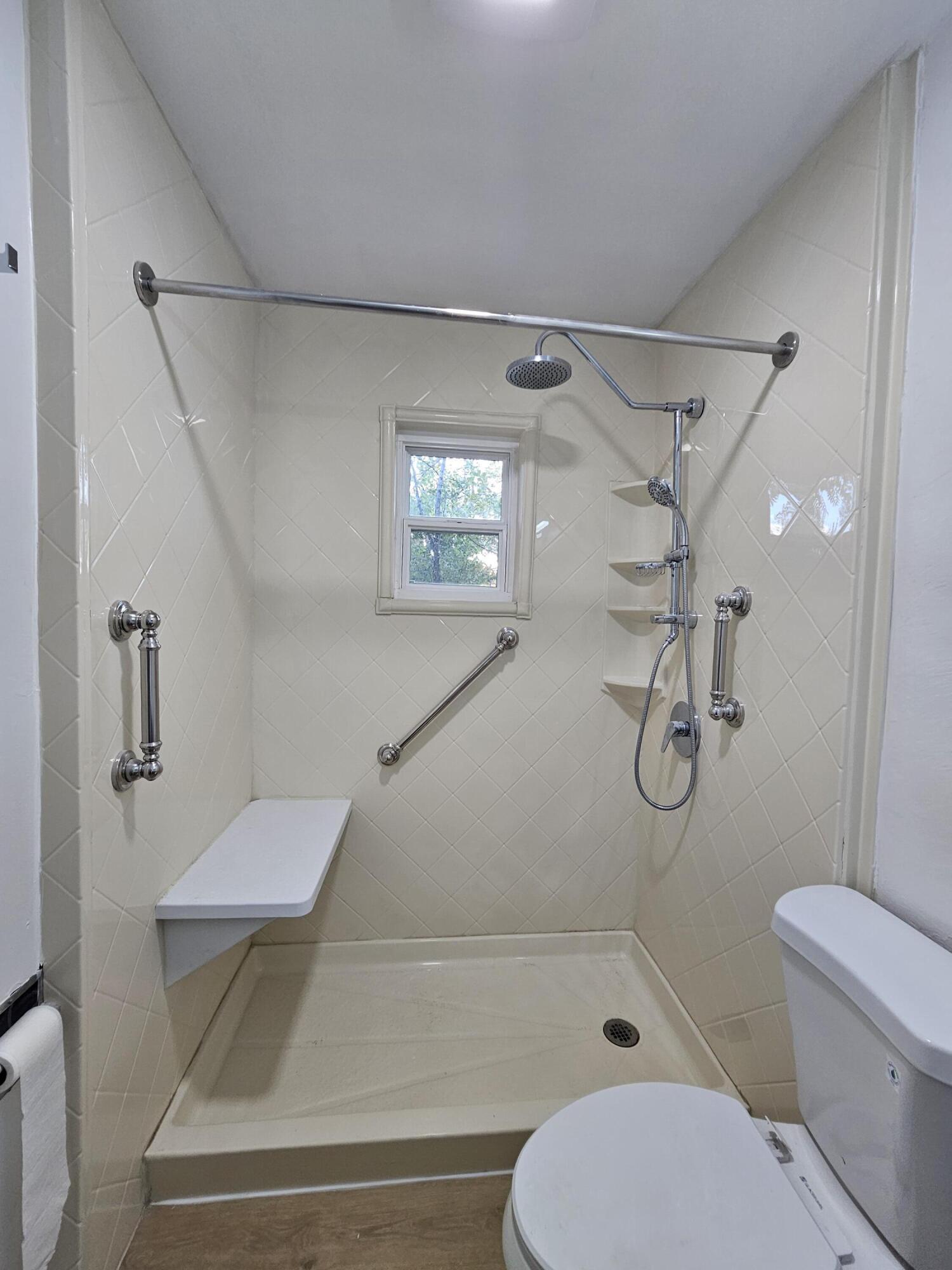 Photo 3 — 725 Cannon Road SW