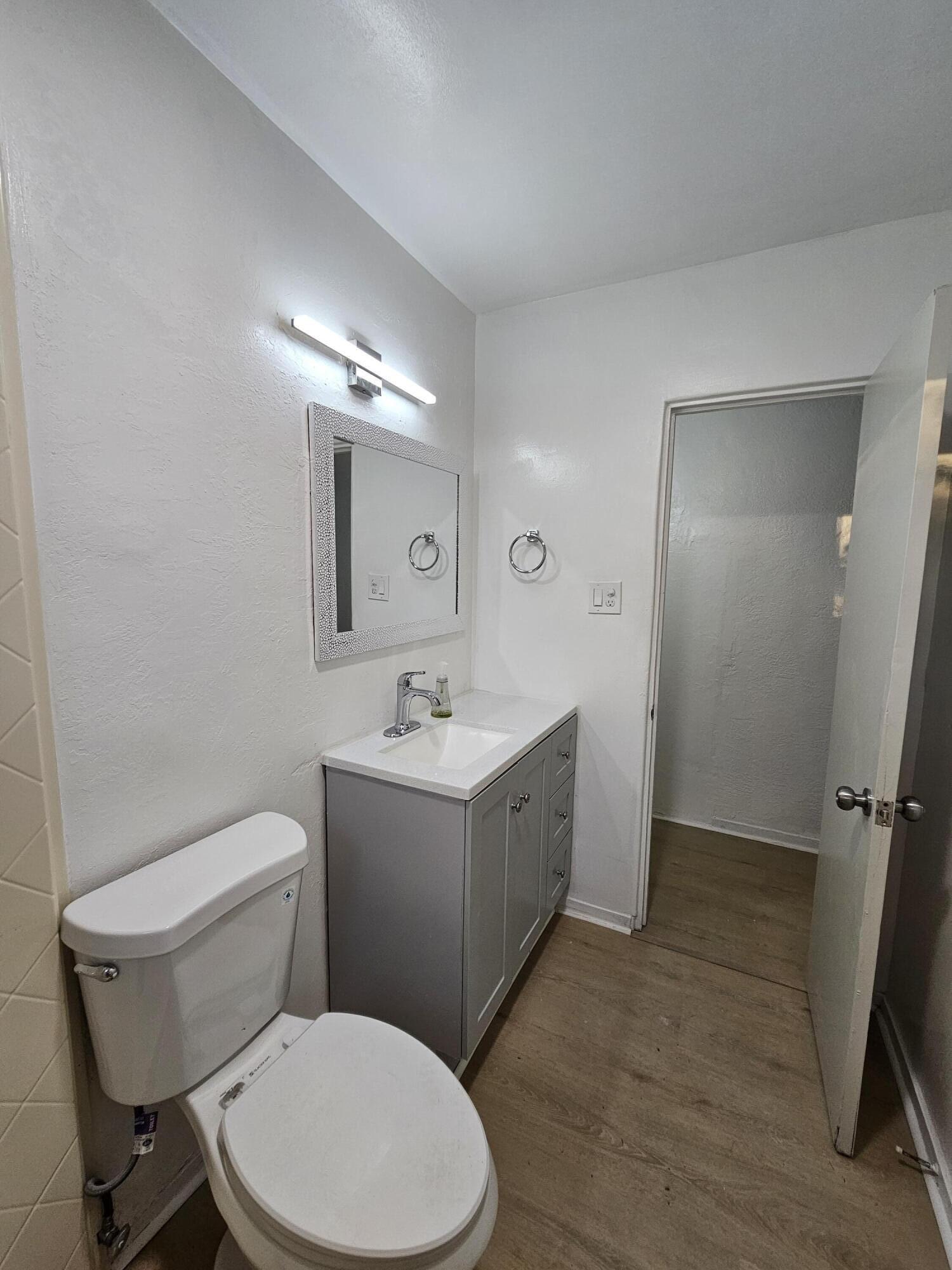 Photo 2 — 725 Cannon Road SW
