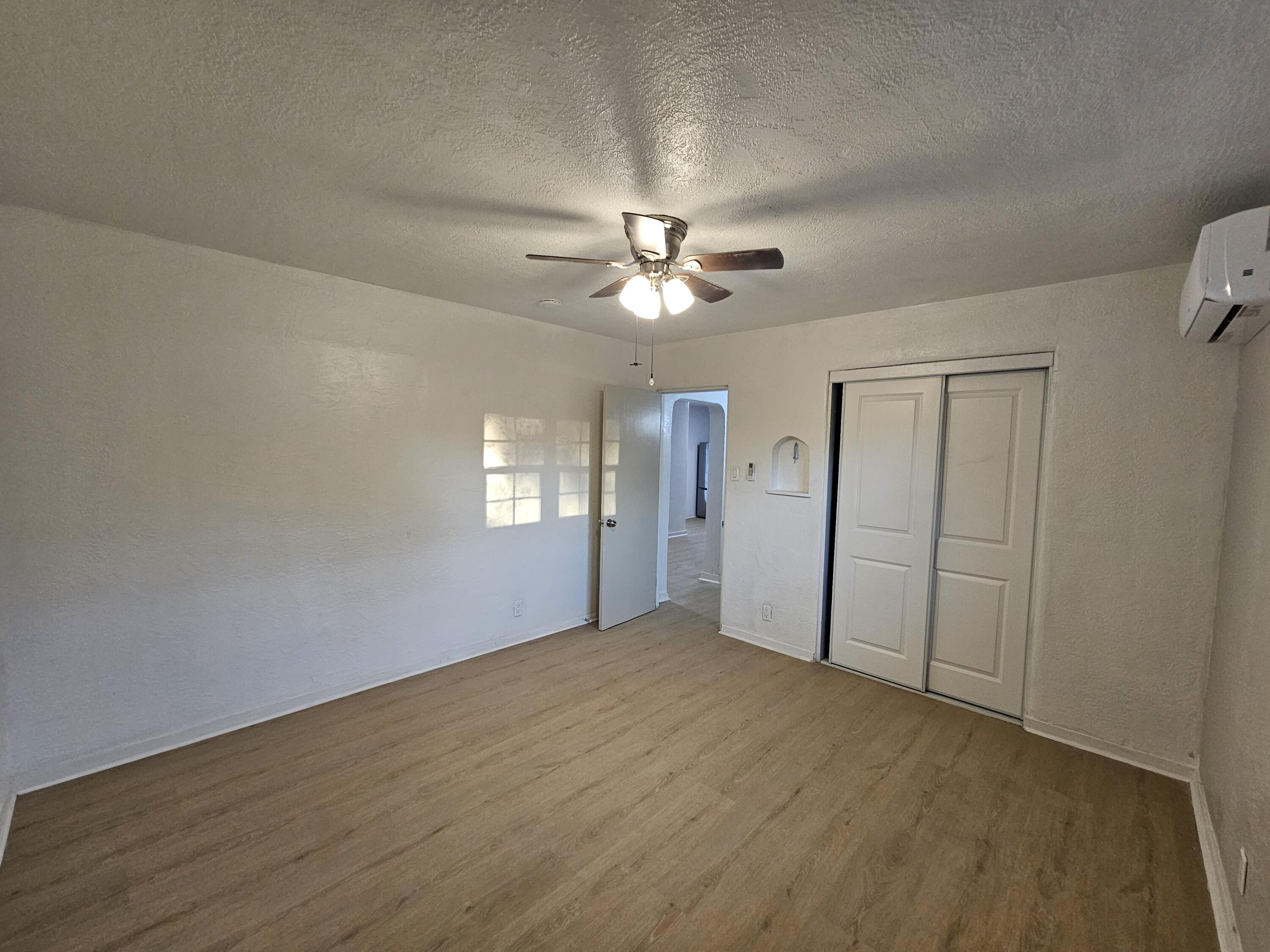 Photo 6 — 725 Cannon Road SW