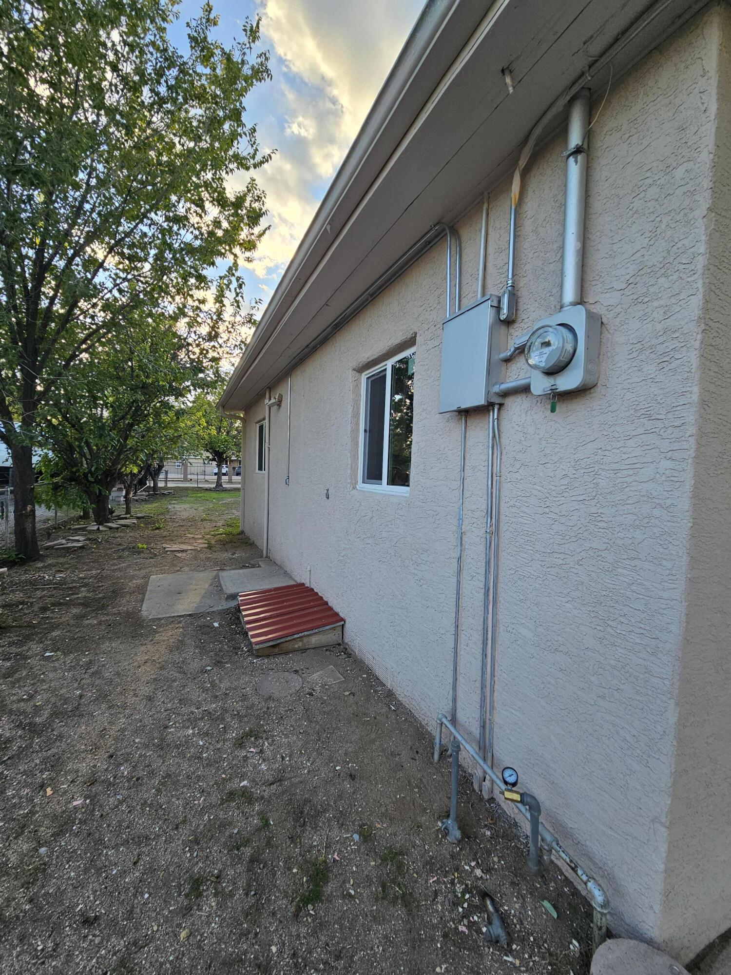 Photo 14 — 725 Cannon Road SW