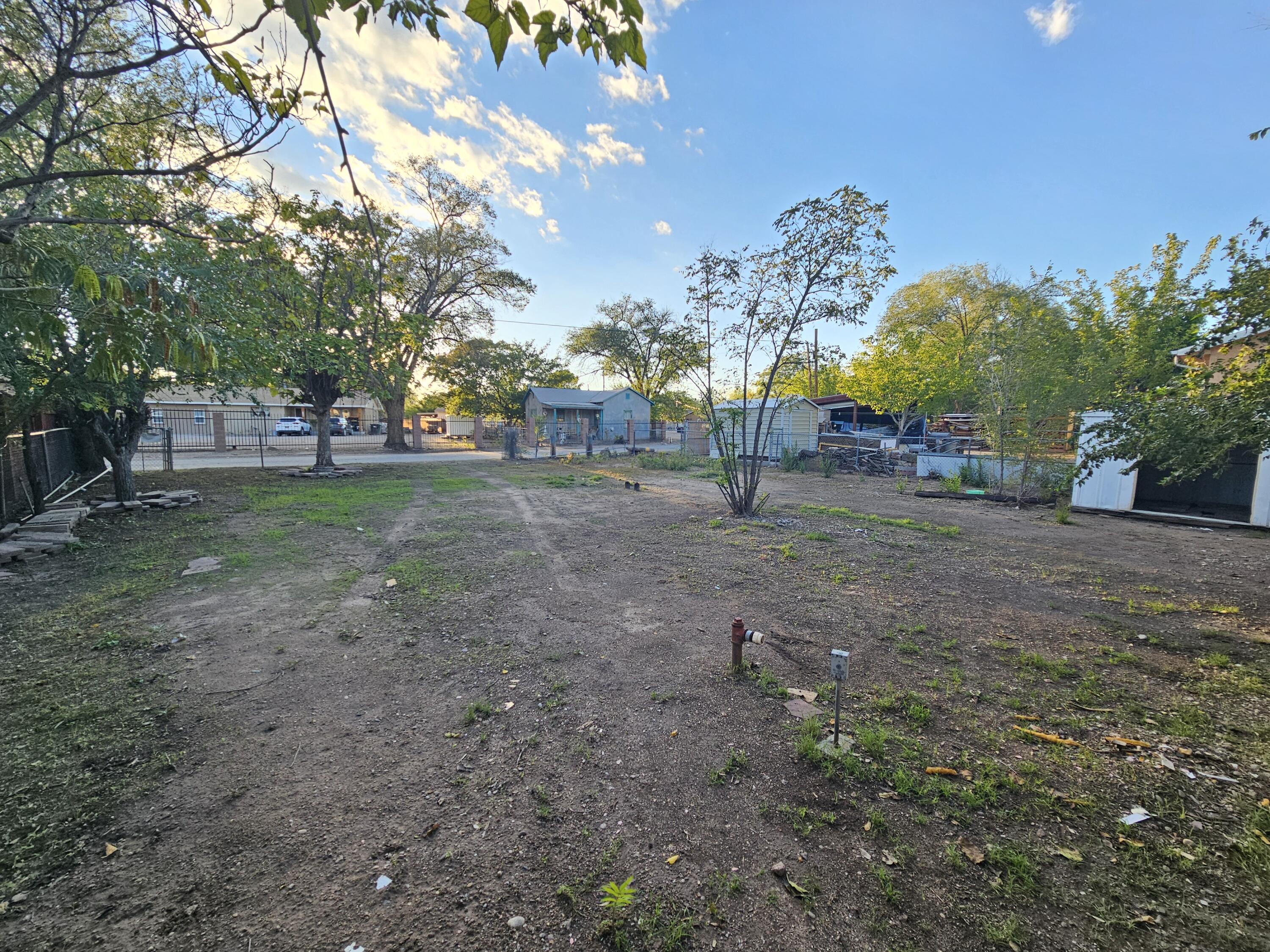 Photo 15 — 725 Cannon Road SW