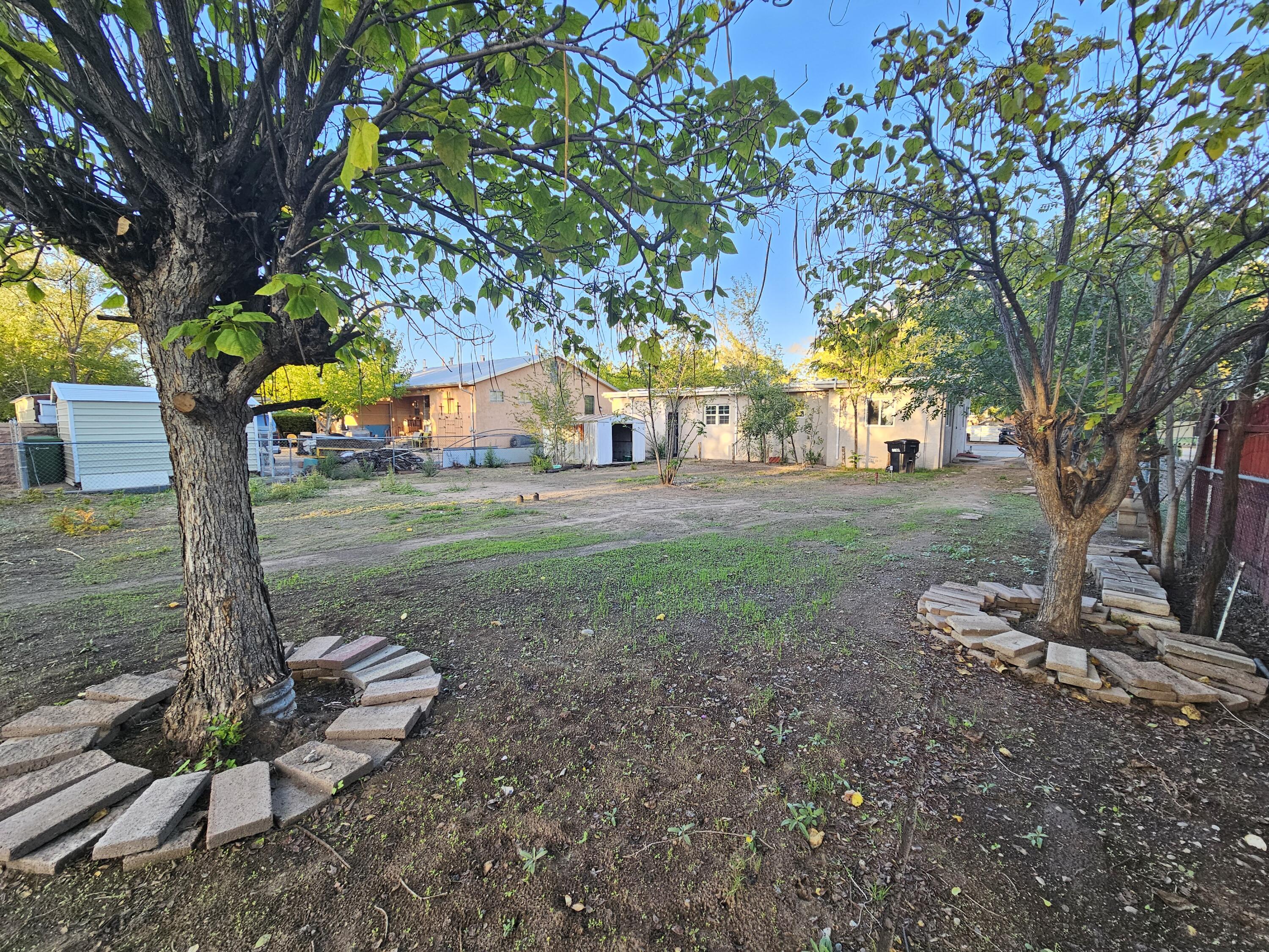 Photo 16 — 725 Cannon Road SW
