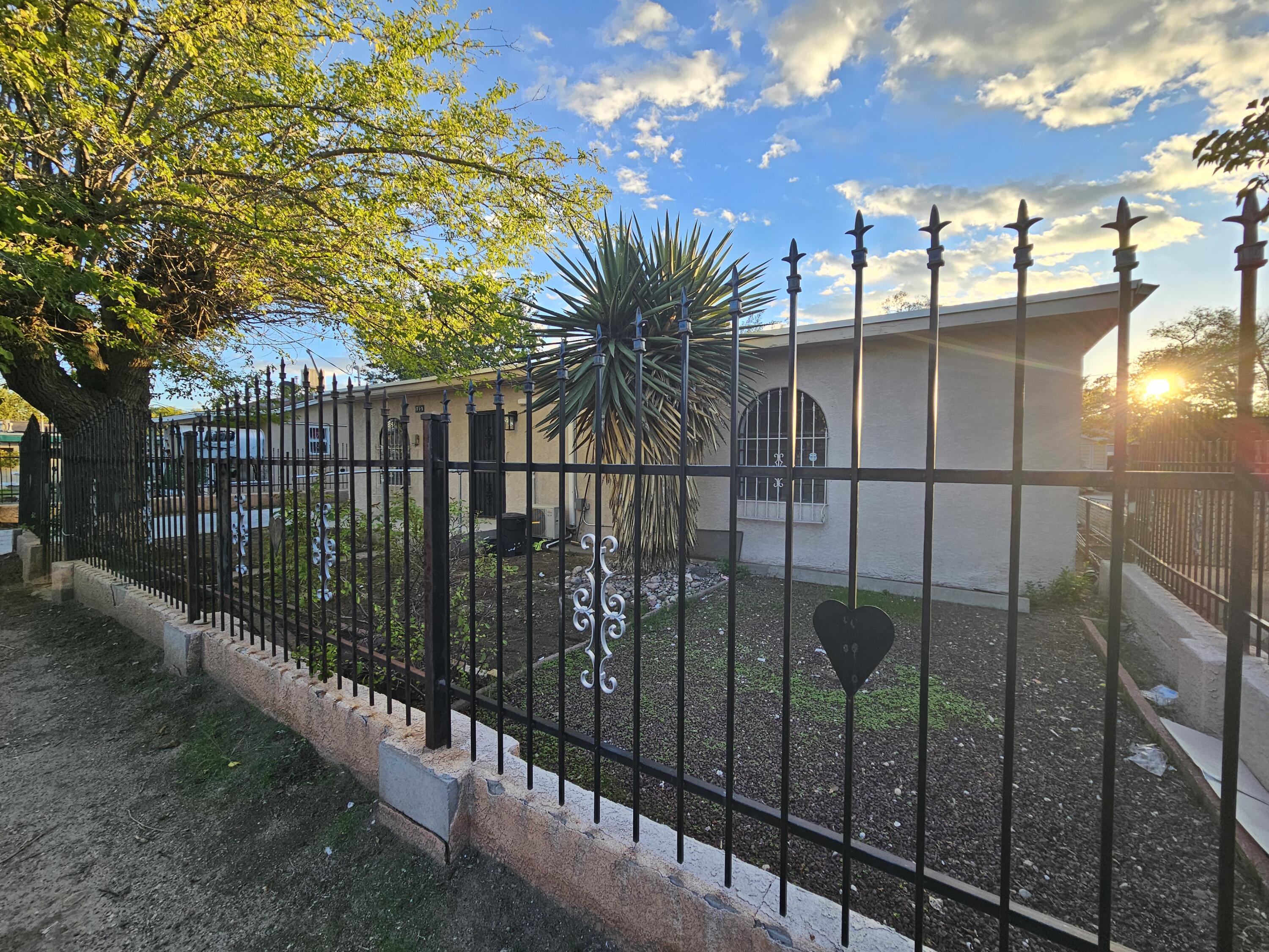 Photo 15 — 725 Cannon Road SW