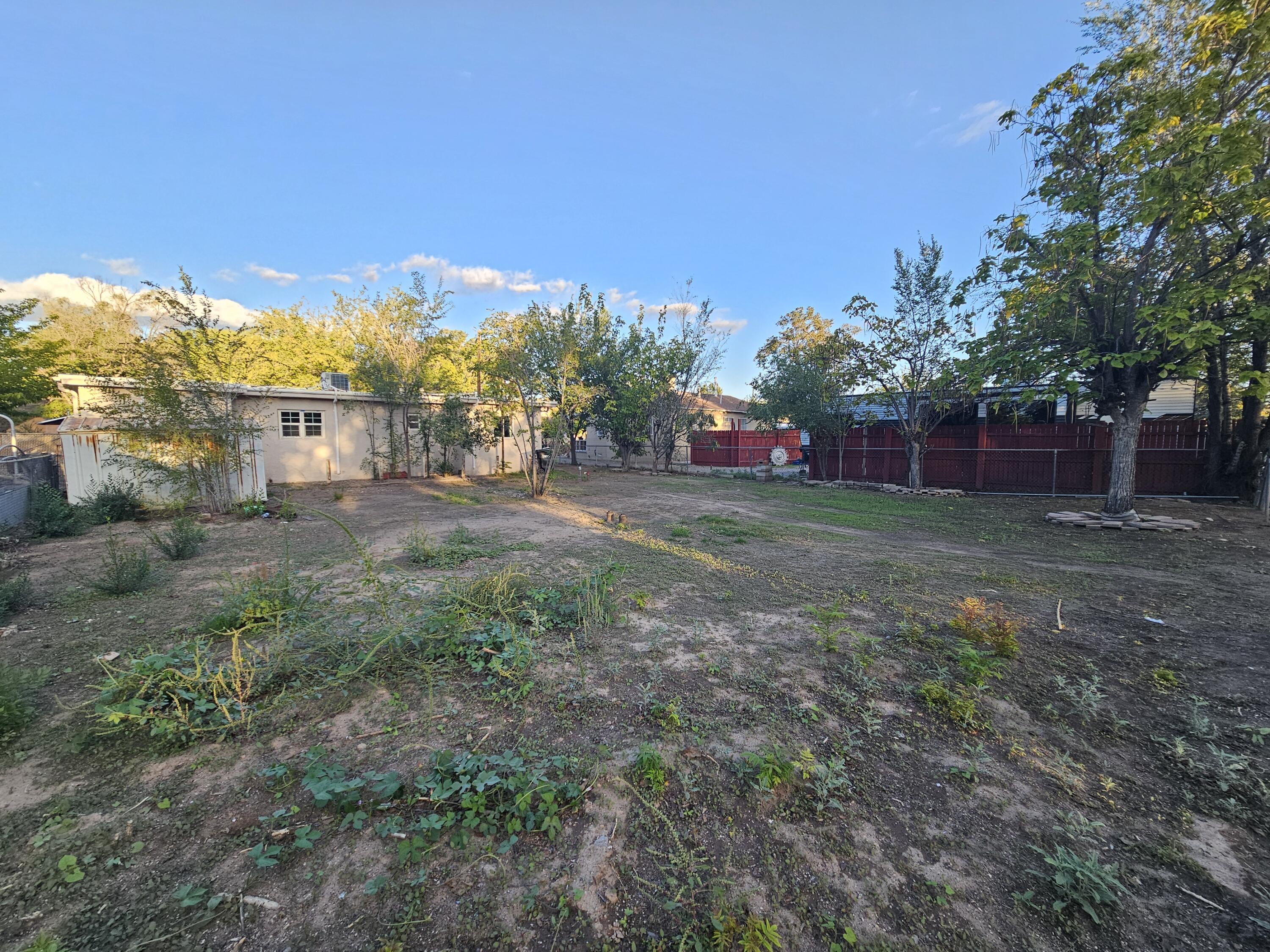 Photo 2 — 725 Cannon Road SW