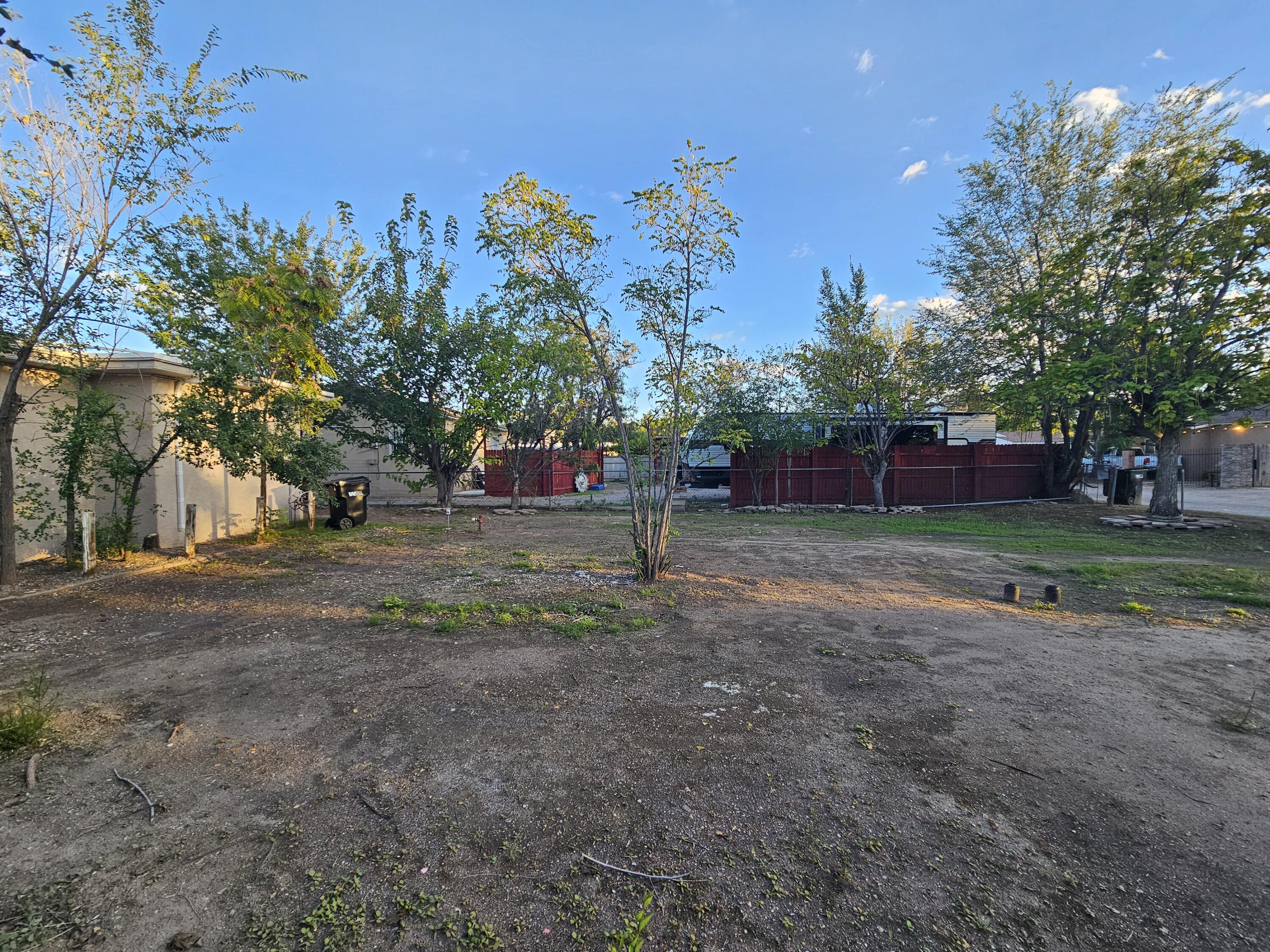 Photo 3 — 725 Cannon Road SW