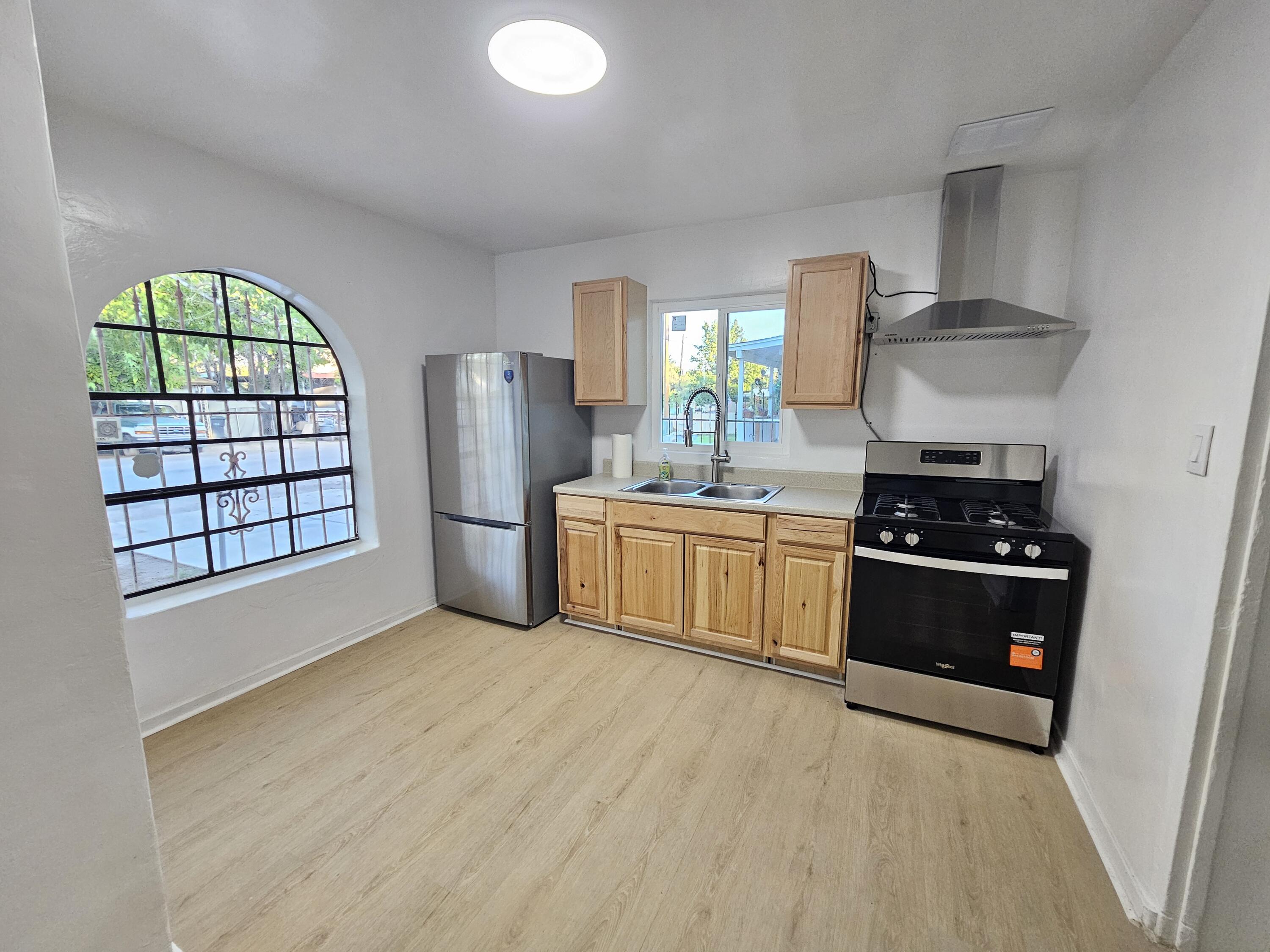 Photo 11 — 725 Cannon Road SW