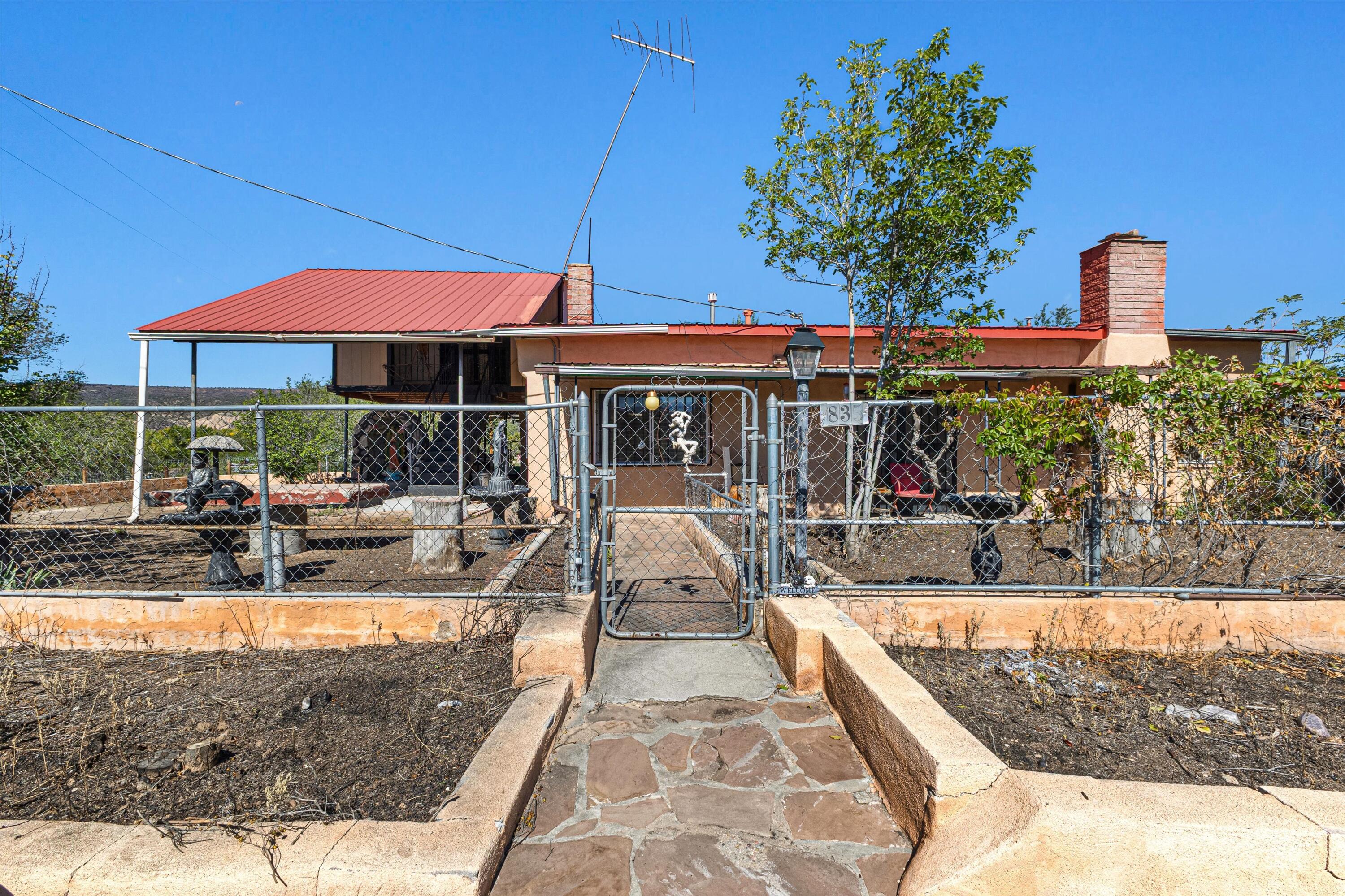 385 County Rd 41, Velarde, NM 87582