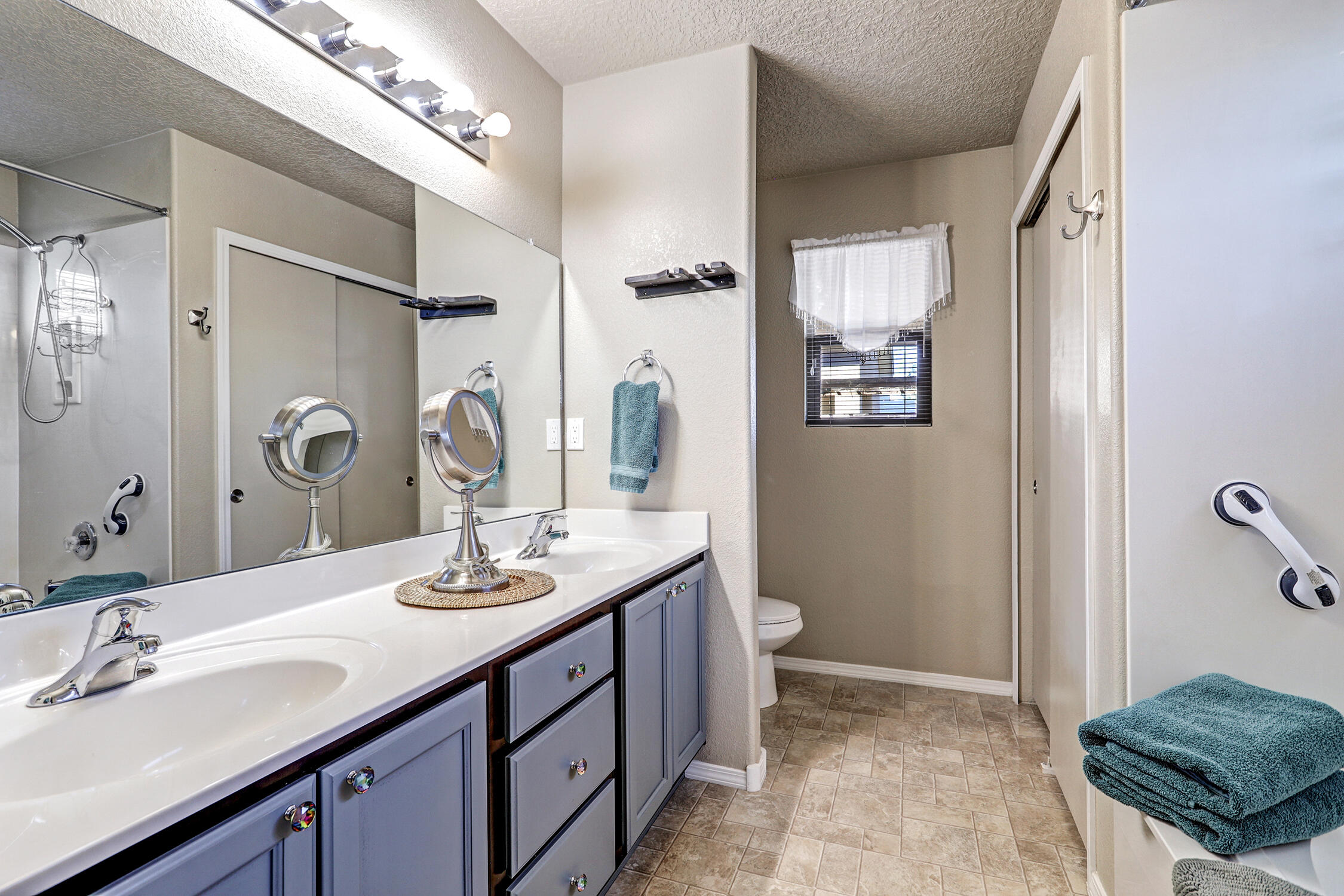 Photo 14 — 758 Redwood Street SW