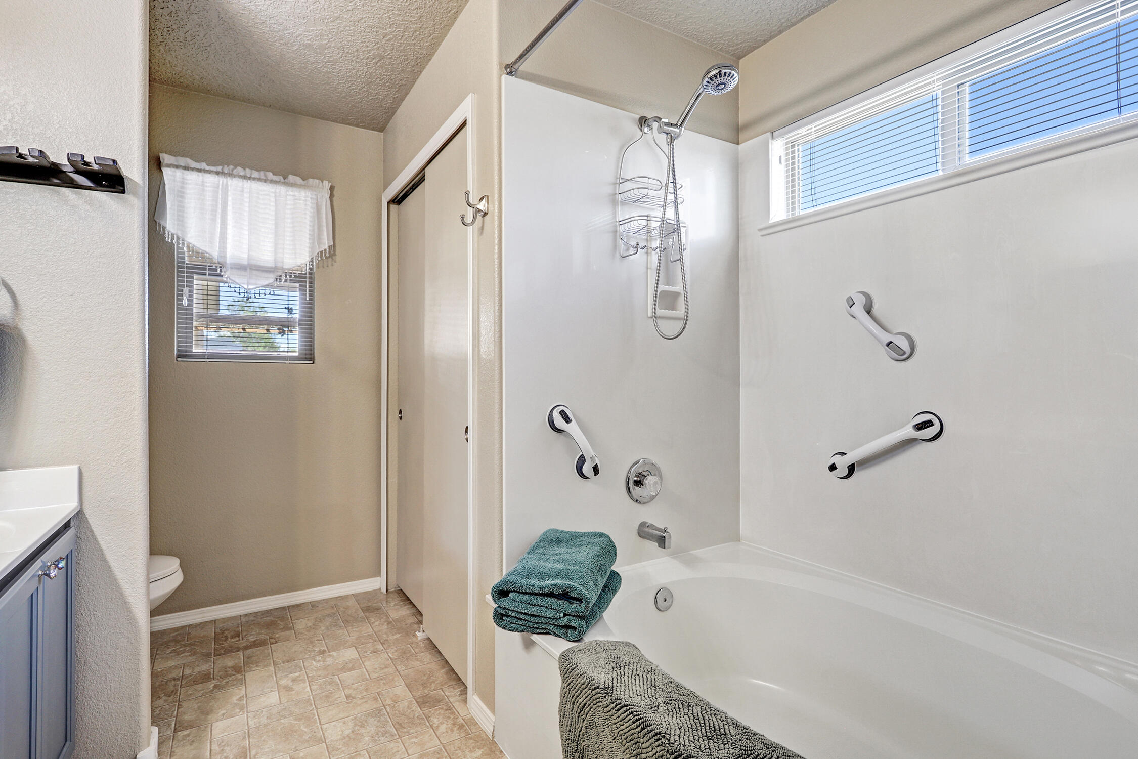 Photo 13 — 758 Redwood Street SW