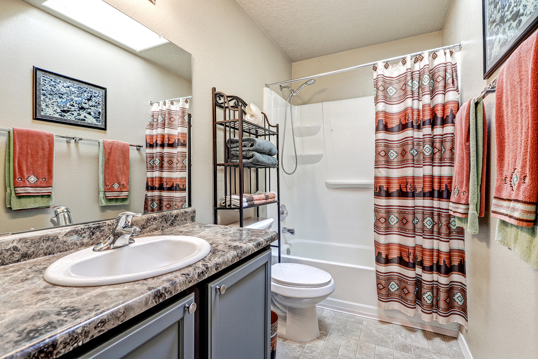 Photo 10 — 758 Redwood Street SW